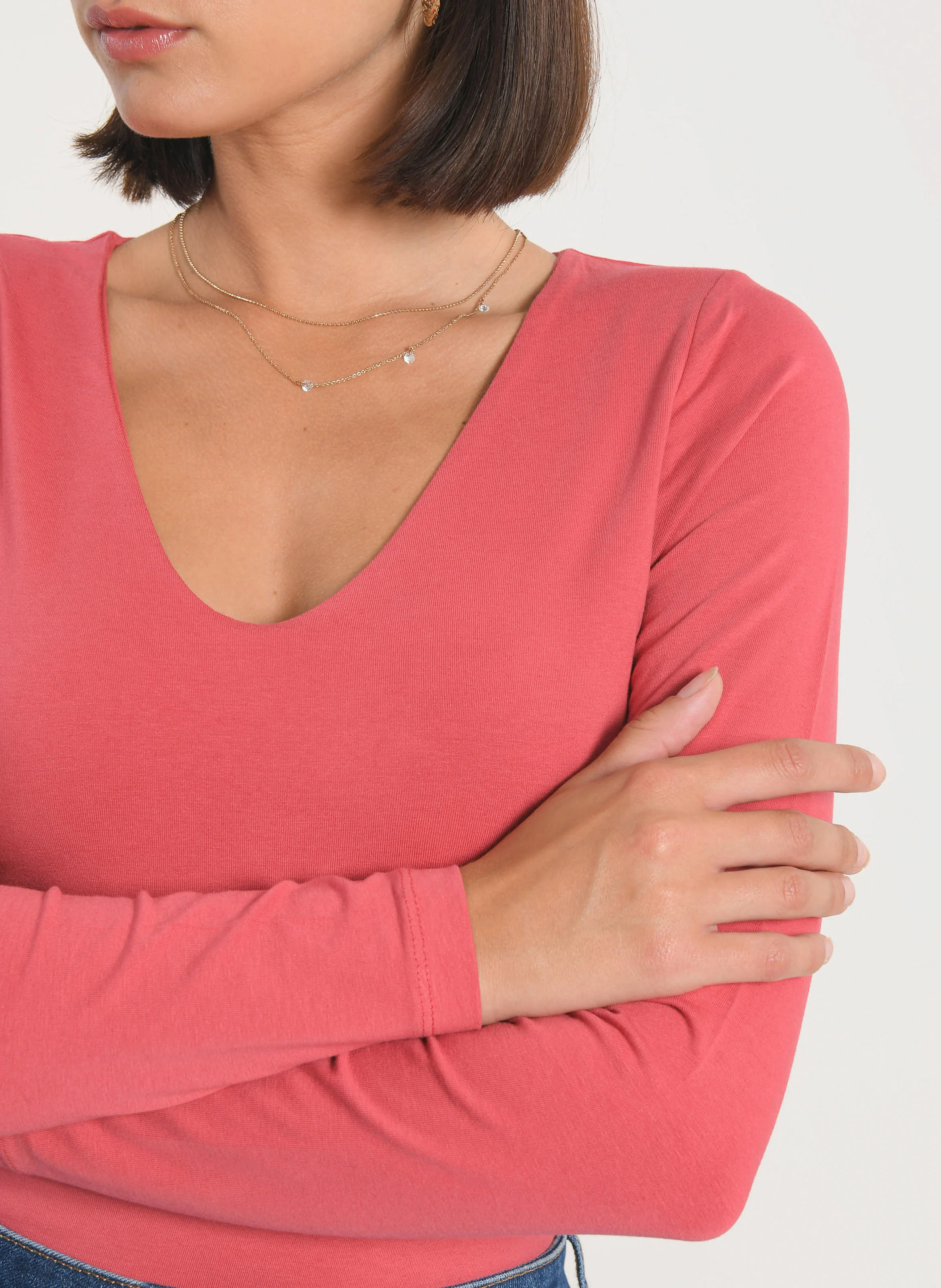 MATHILDA - Tee-shirt cintrée col V en coton stretch | Rouge