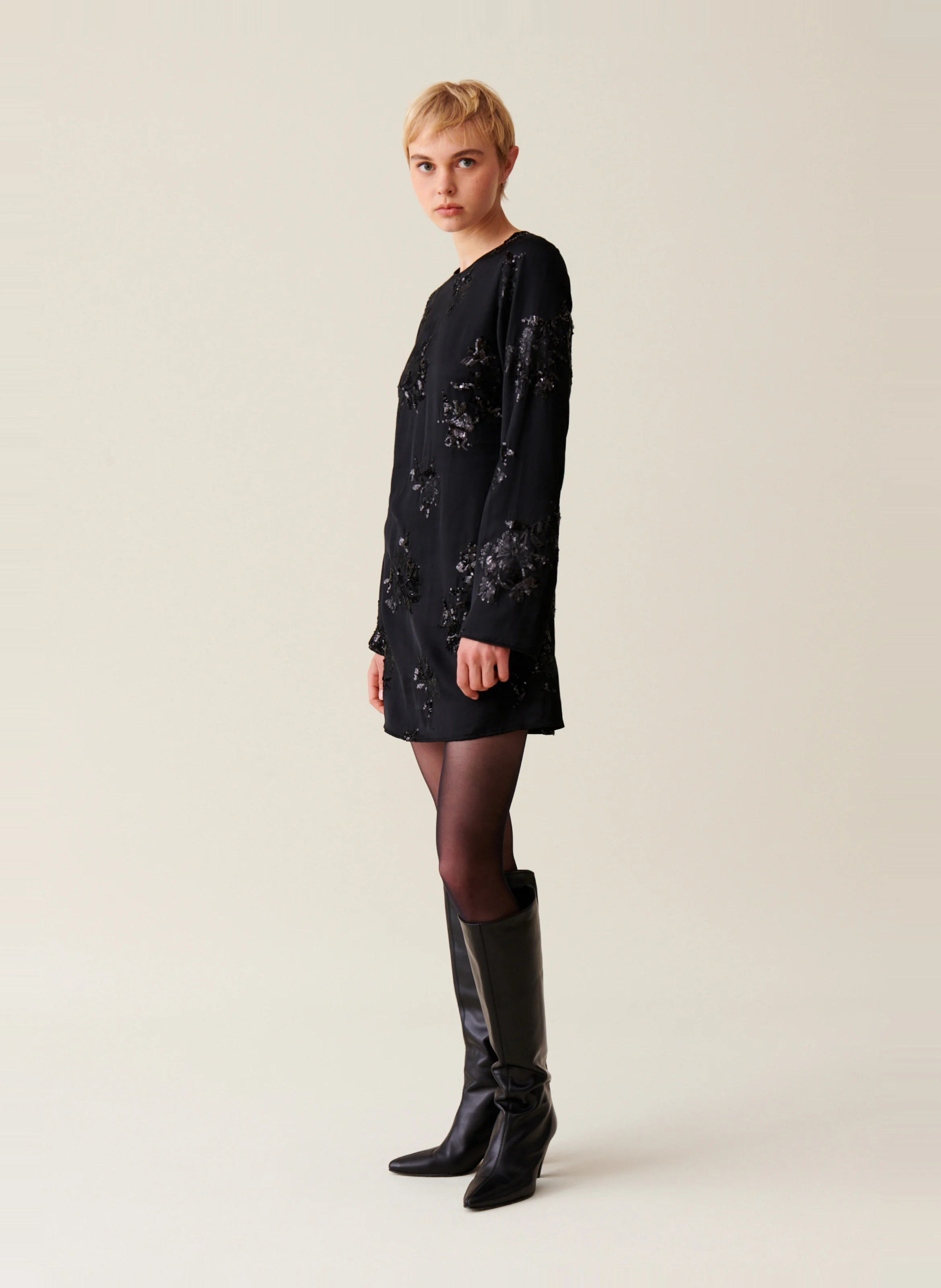 Robe noire sequins brodés | Noir