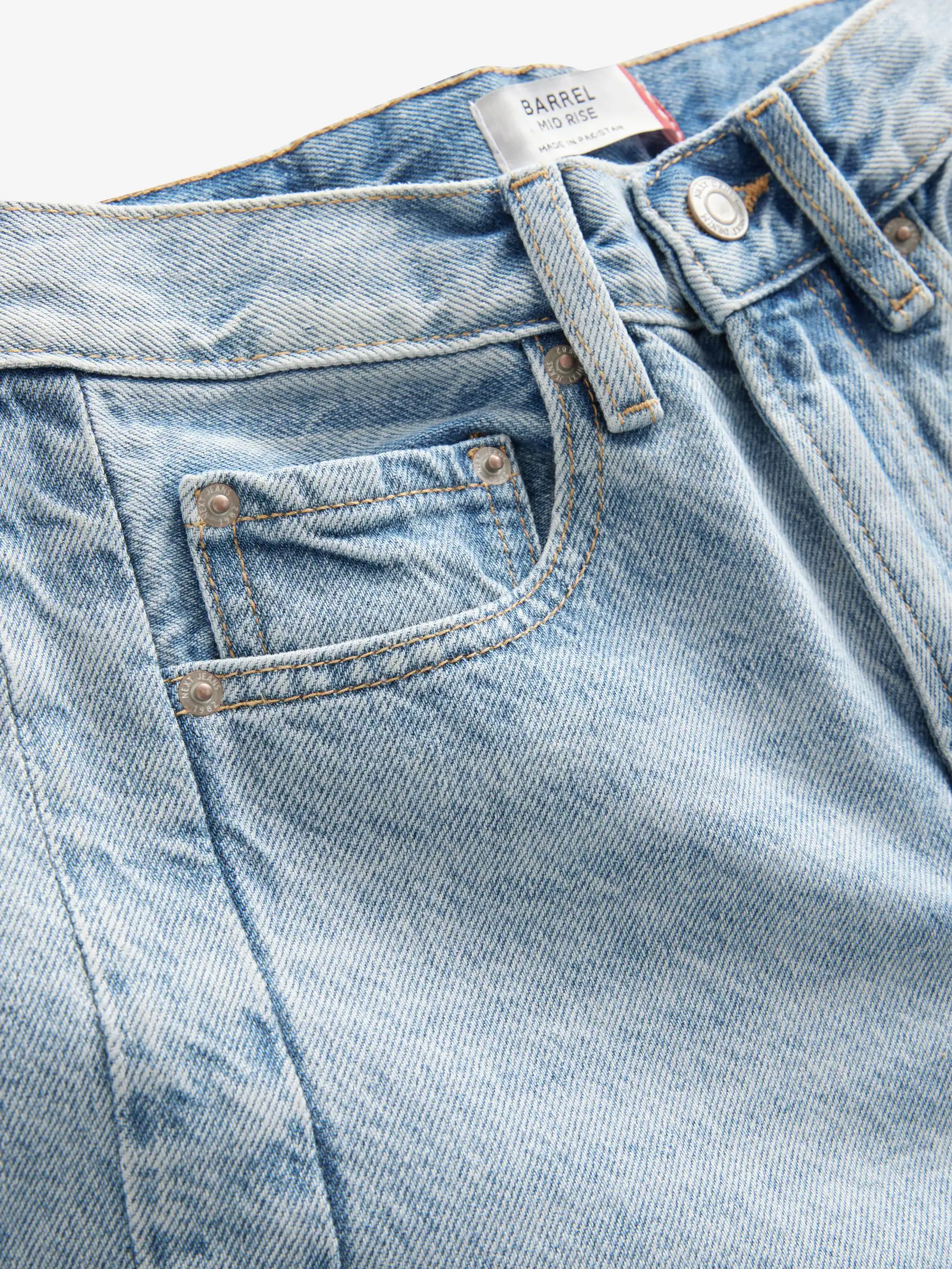 Gebleekt - 100% katoenen boogvormige barrel jeans