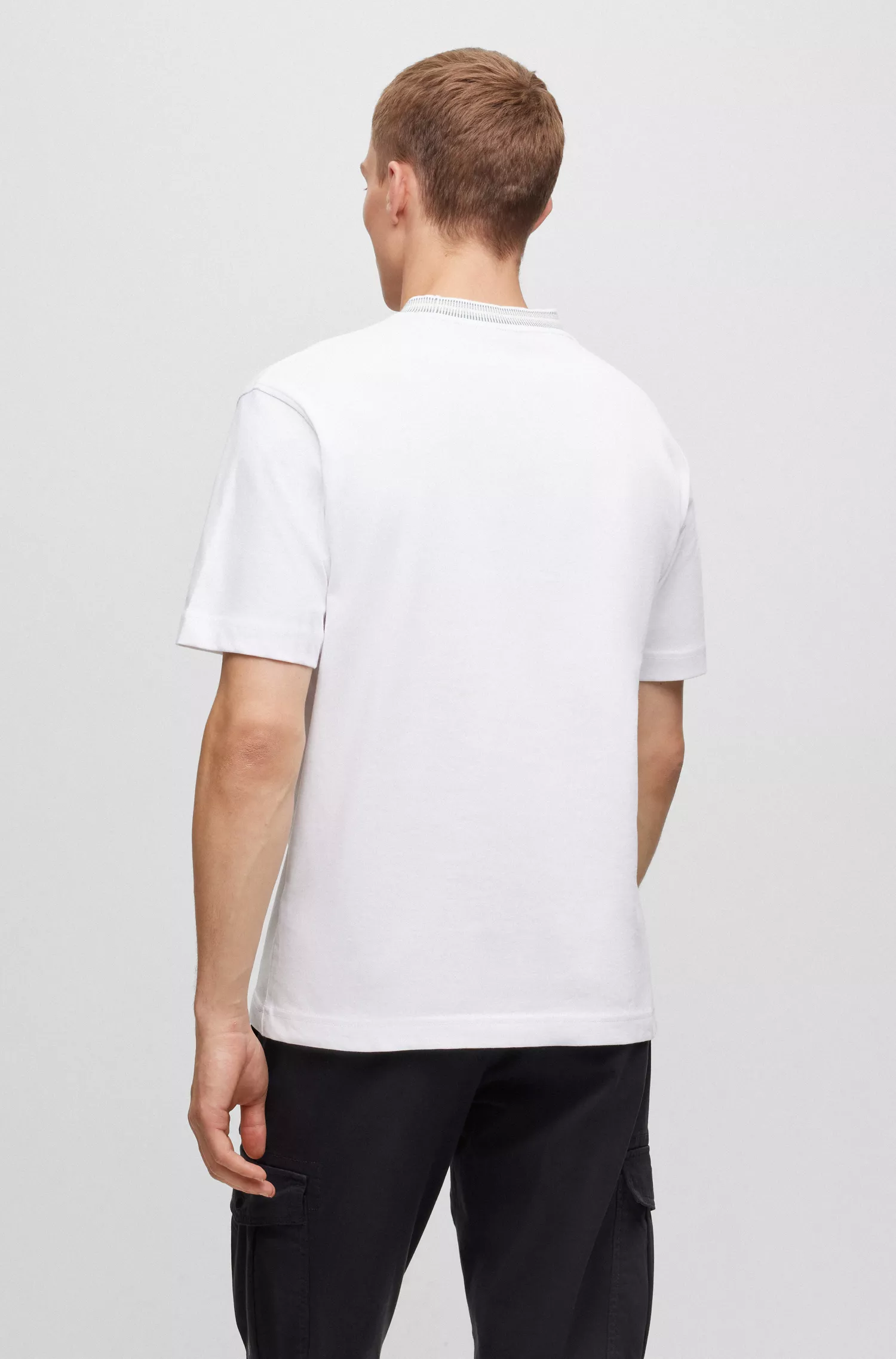 Camiseta BOSS laranja, modelagem relaxada, em algodão com estampa de logo em alta definição.