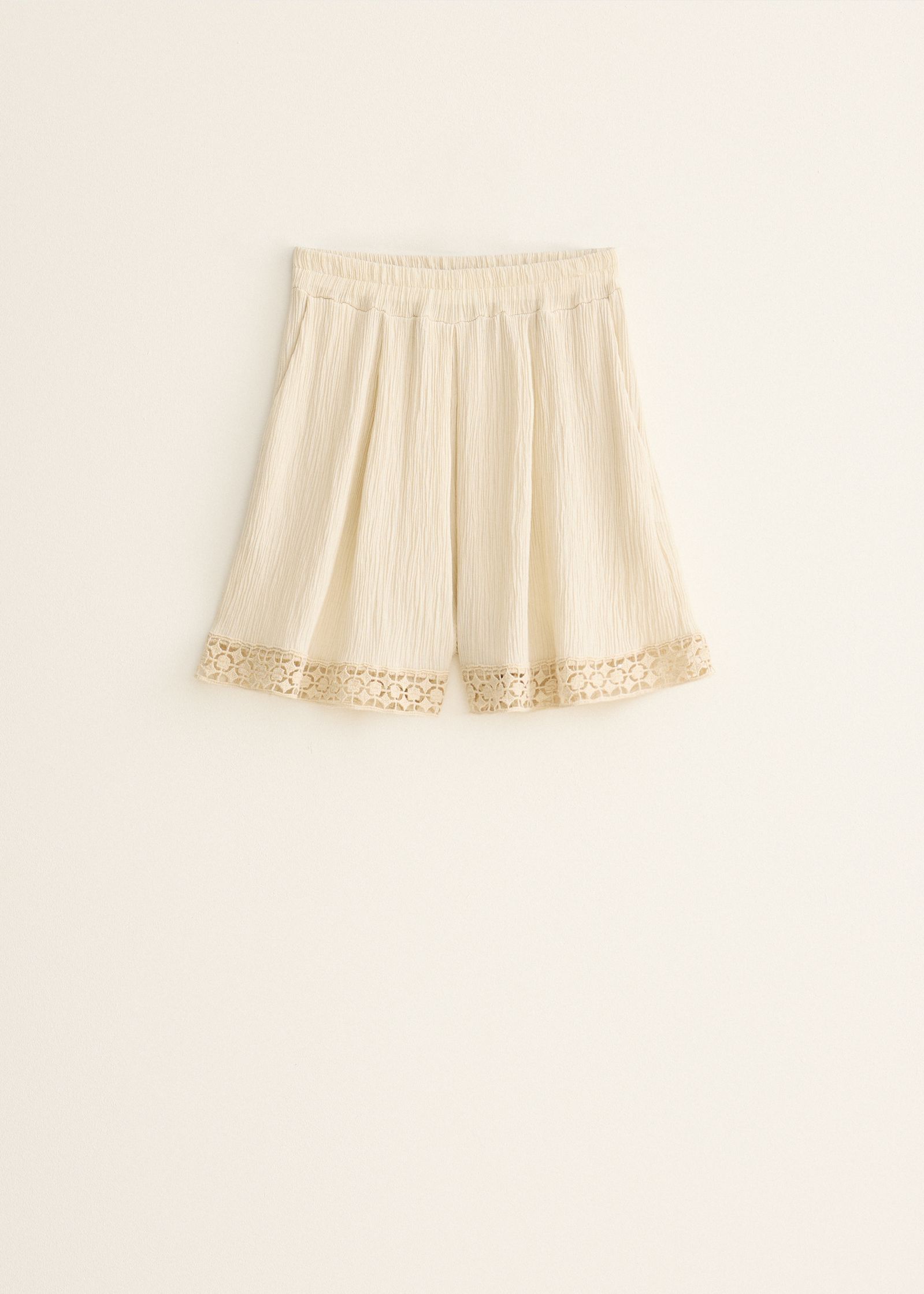 Short met tape detail