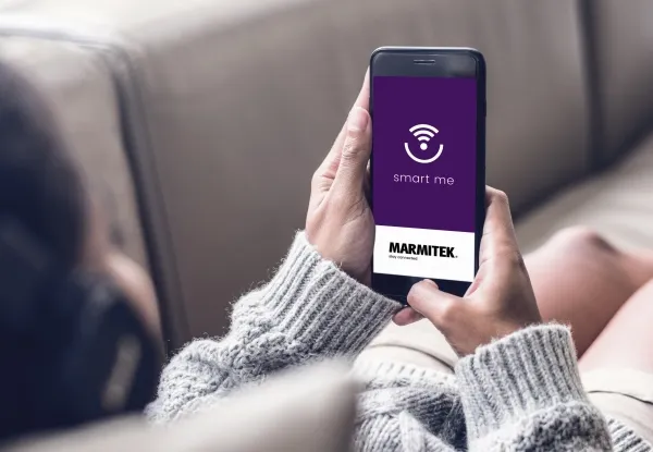 Marmitek Smart Me View MO - Netværksovervågningskamera - udendørs - modstandsdygtig over for vandsprøjt og byger - farve (Dag/nat) - 1920 x 1080 - 1080p - audio - trådløs - WiFi - H.264 - DC 12 V