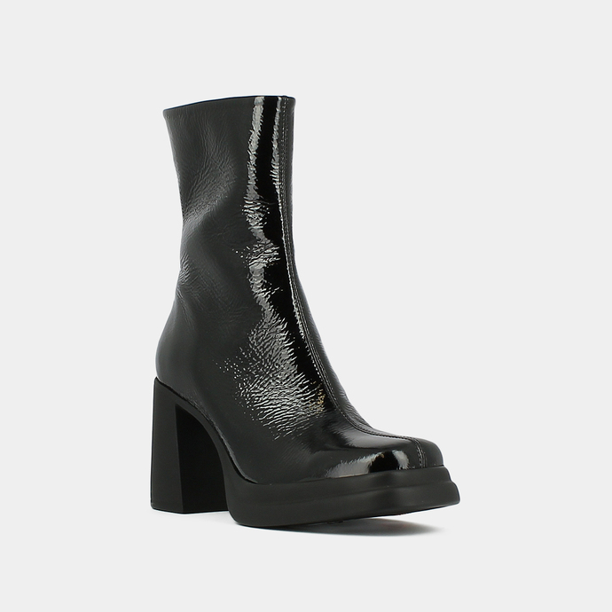 Boots à bouts carrés et plateformes  en vernis plissé noir