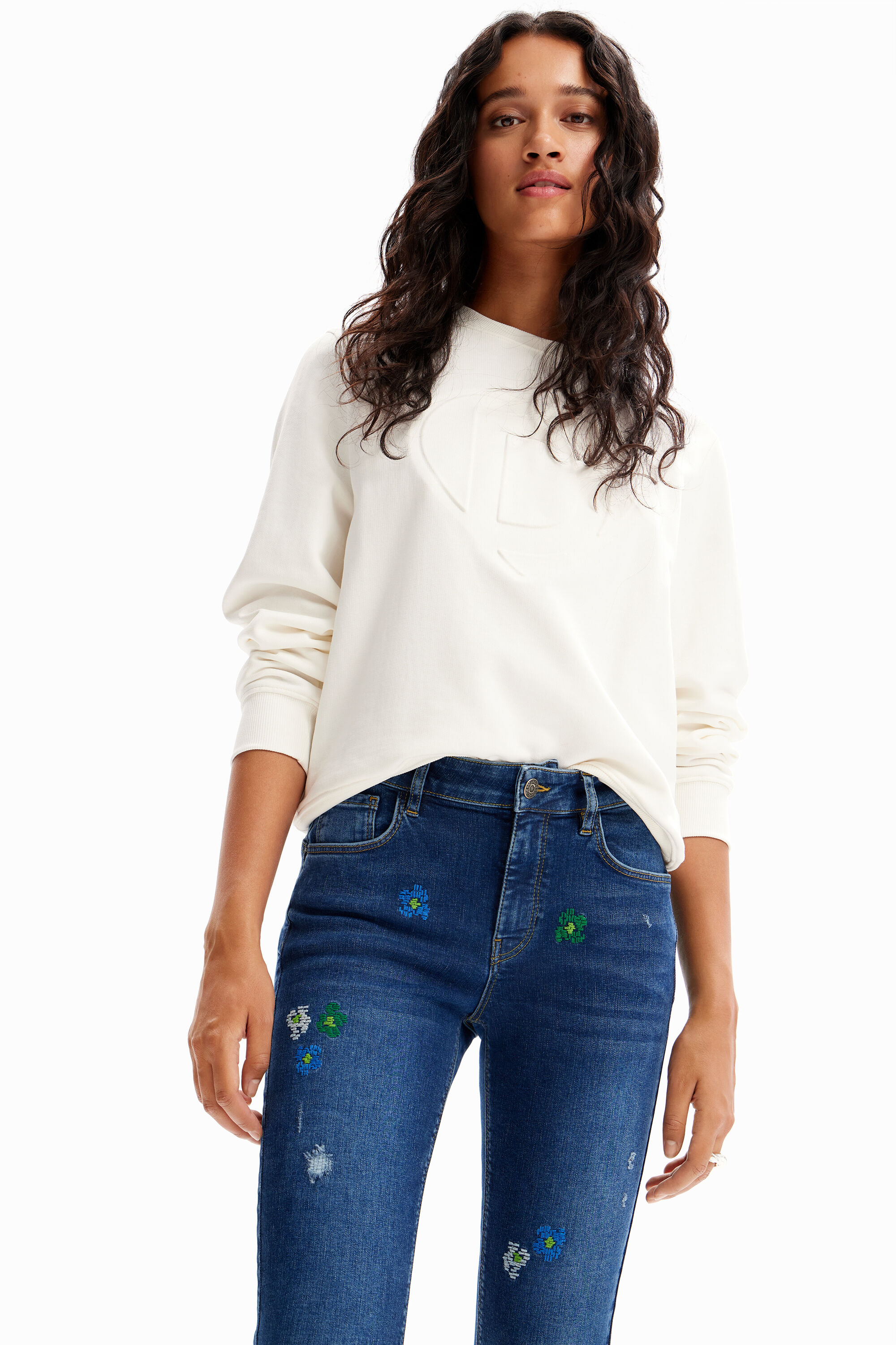 Calça jeans skinny push-up bordada