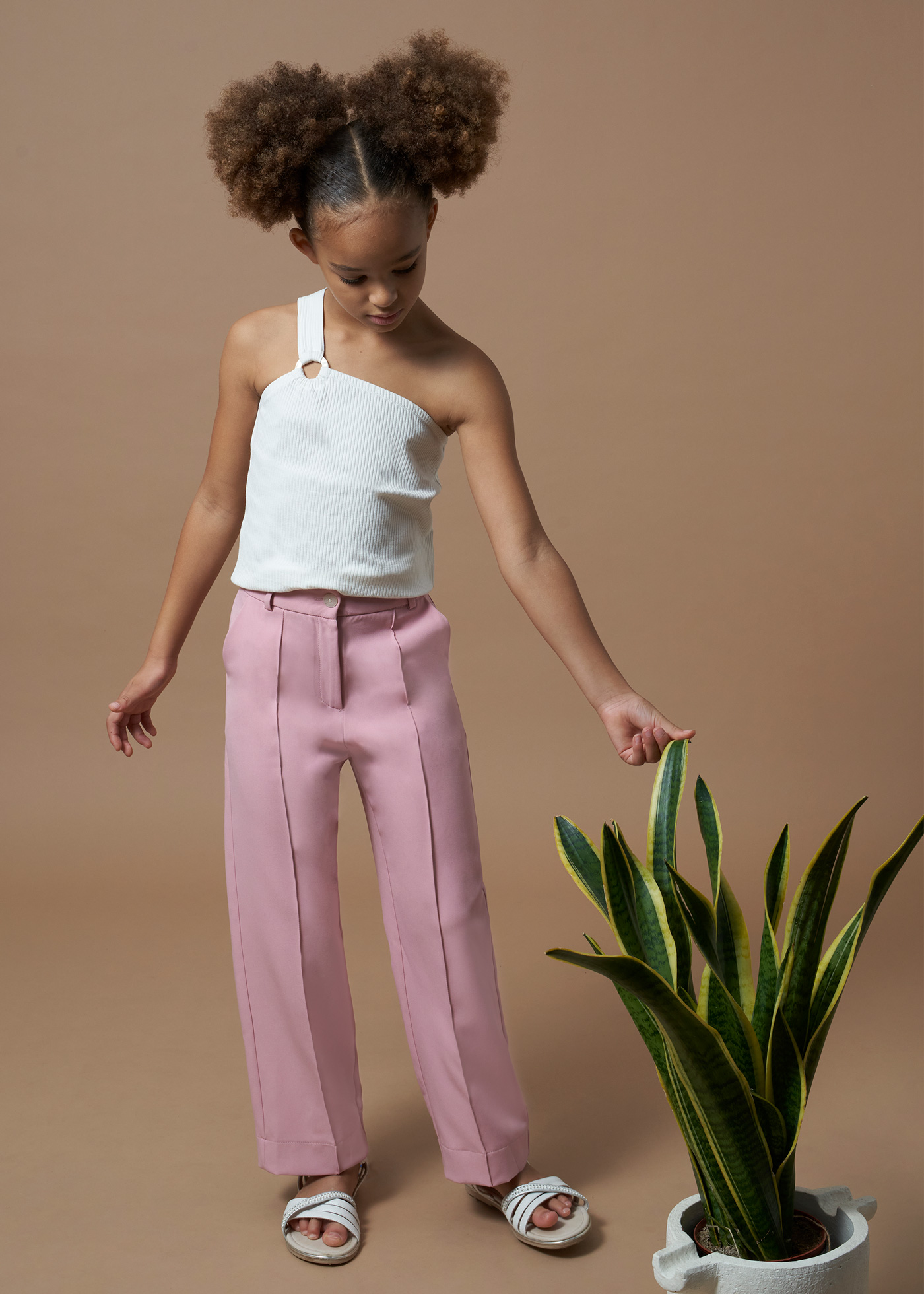 Camiseta assimétrica canelada Better Cotton para meninas