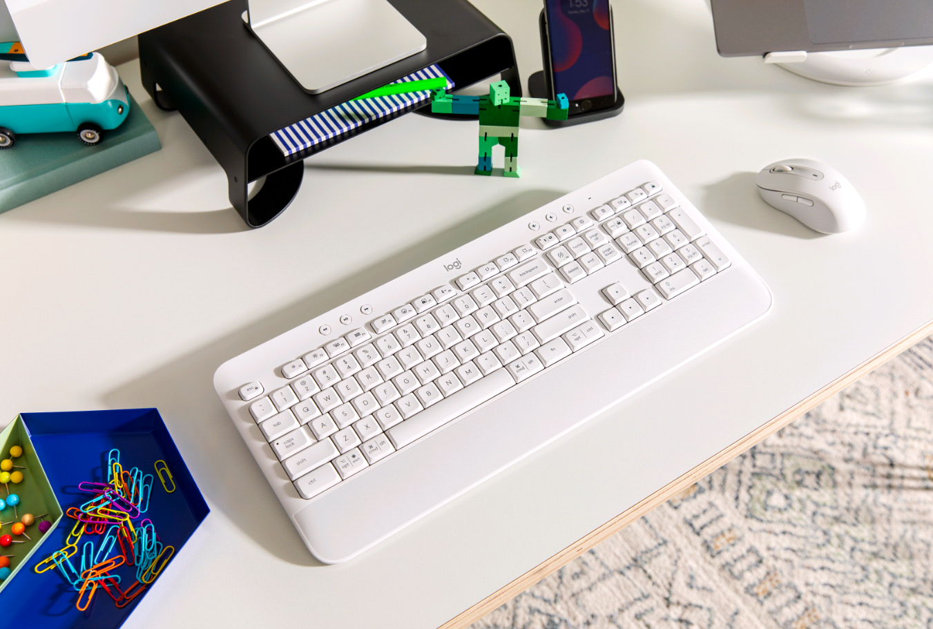 Logitech - Signature K650 Keyboard ( Nordic ) - Off White