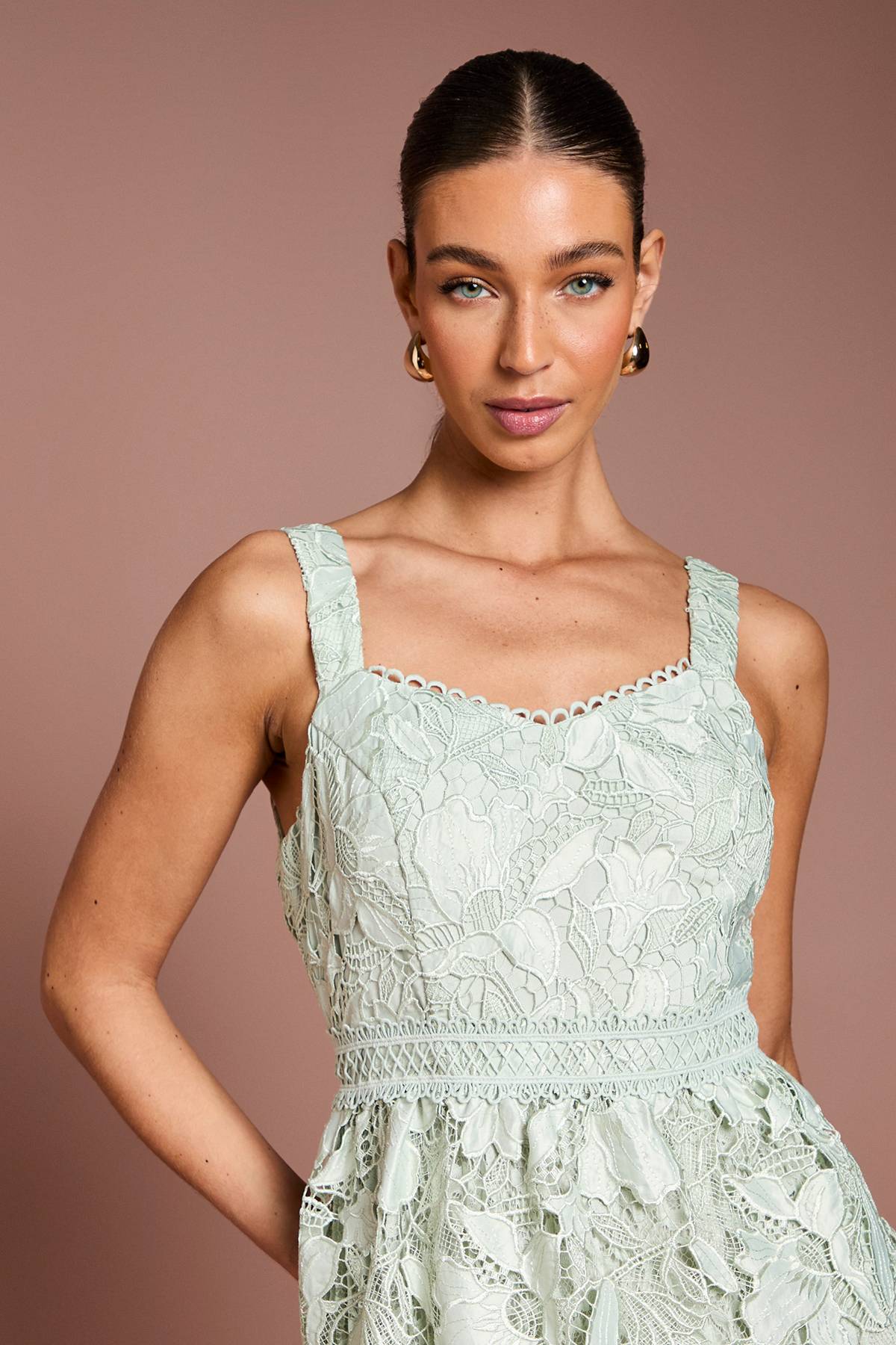 Coast Robe Midi Plissée Avec Détail Péplum En Dentelle