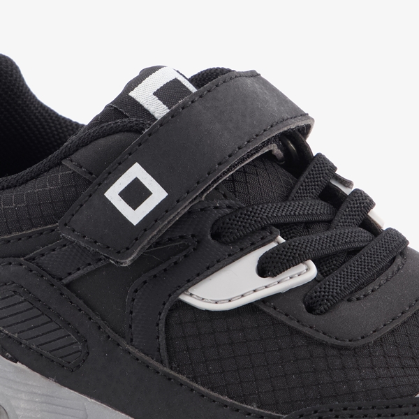 Blue Box jongens sneakers zwart met airzool