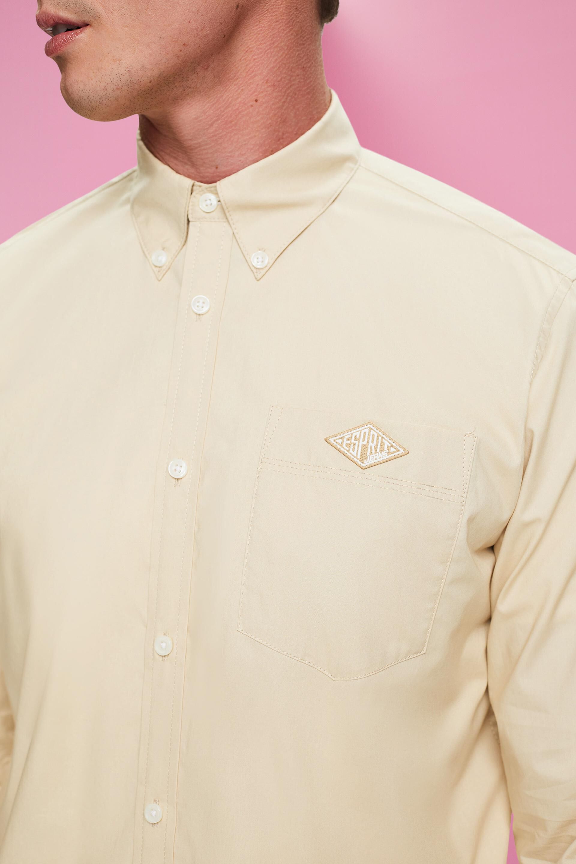 Chemise en coton dotée d'un col à pointes boutonnées