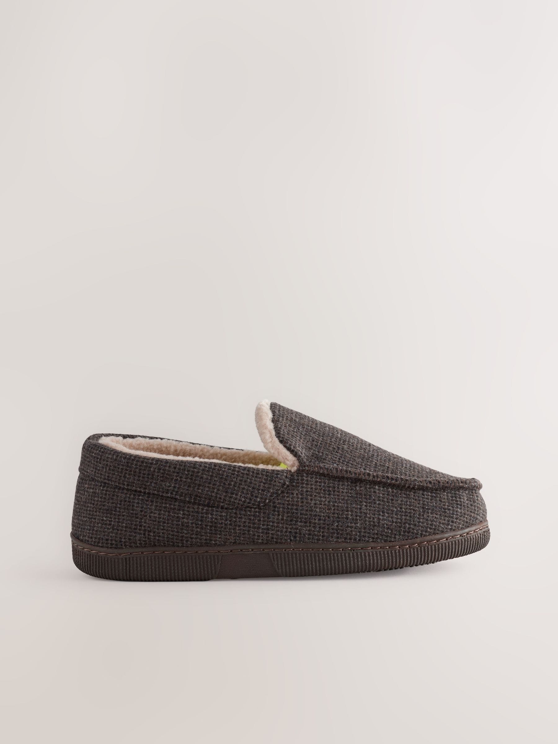 Bruin - Closed Back Textured Slippers