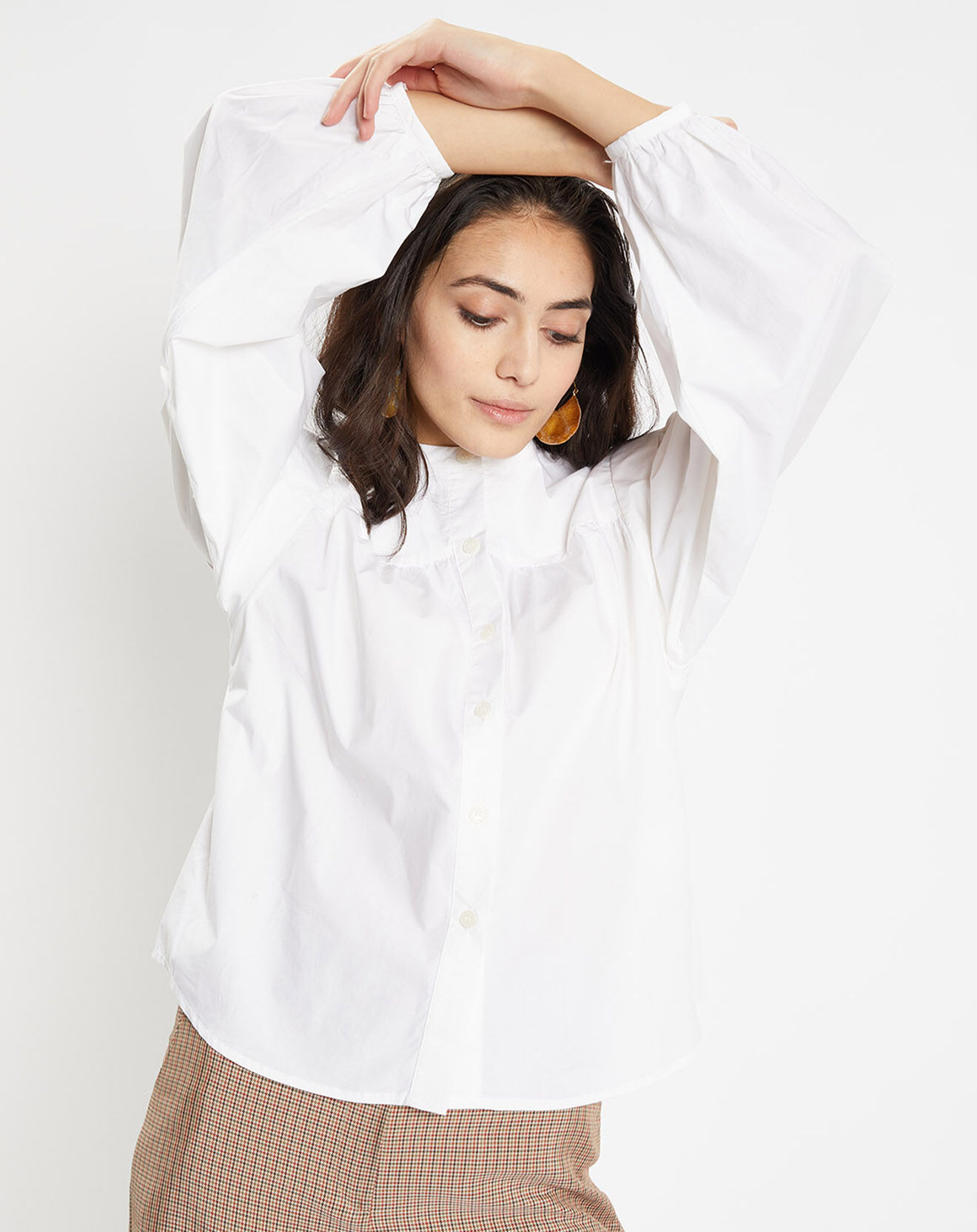 Galeries Lafayette Chemise en Coton Piping emmanchures relief blanc