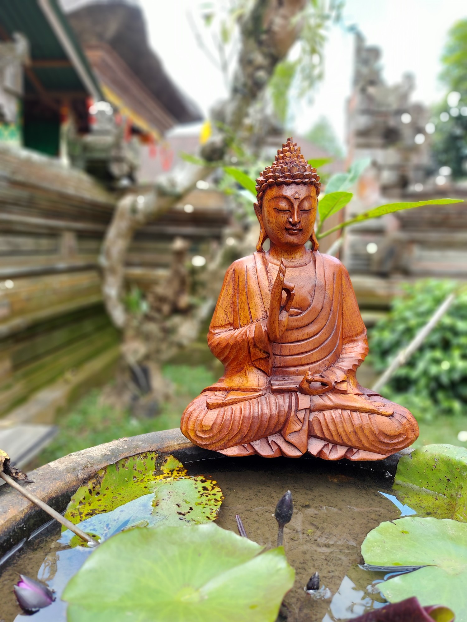 Handgeschnitzte Buddha-Skulptur 'Chakra', L 13 cm, B 24 cm, H 31 cm von fischer's lagerhaus