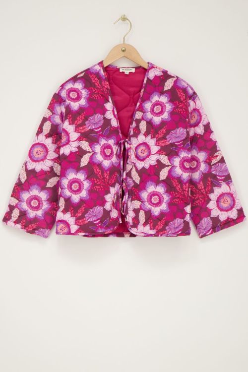 Bruin gewatteerd jasje met strikjes en roze bloemenprint