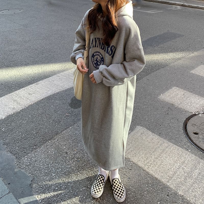 Racoon - Midi-sweaterjurk met lange mouwen en fleecevoering en tekstprint