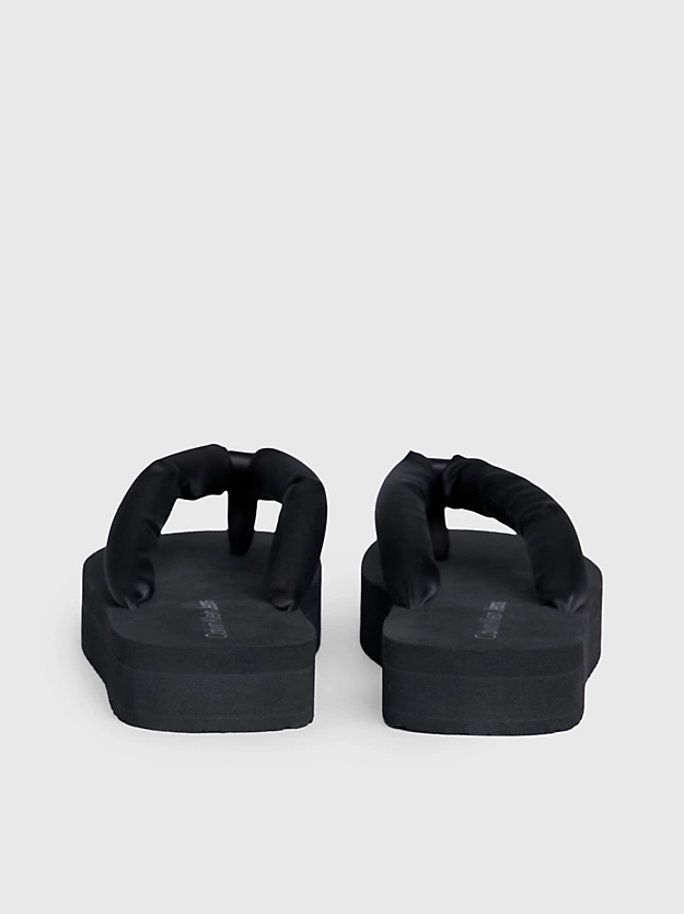 Chinelo com bandeja de cetim