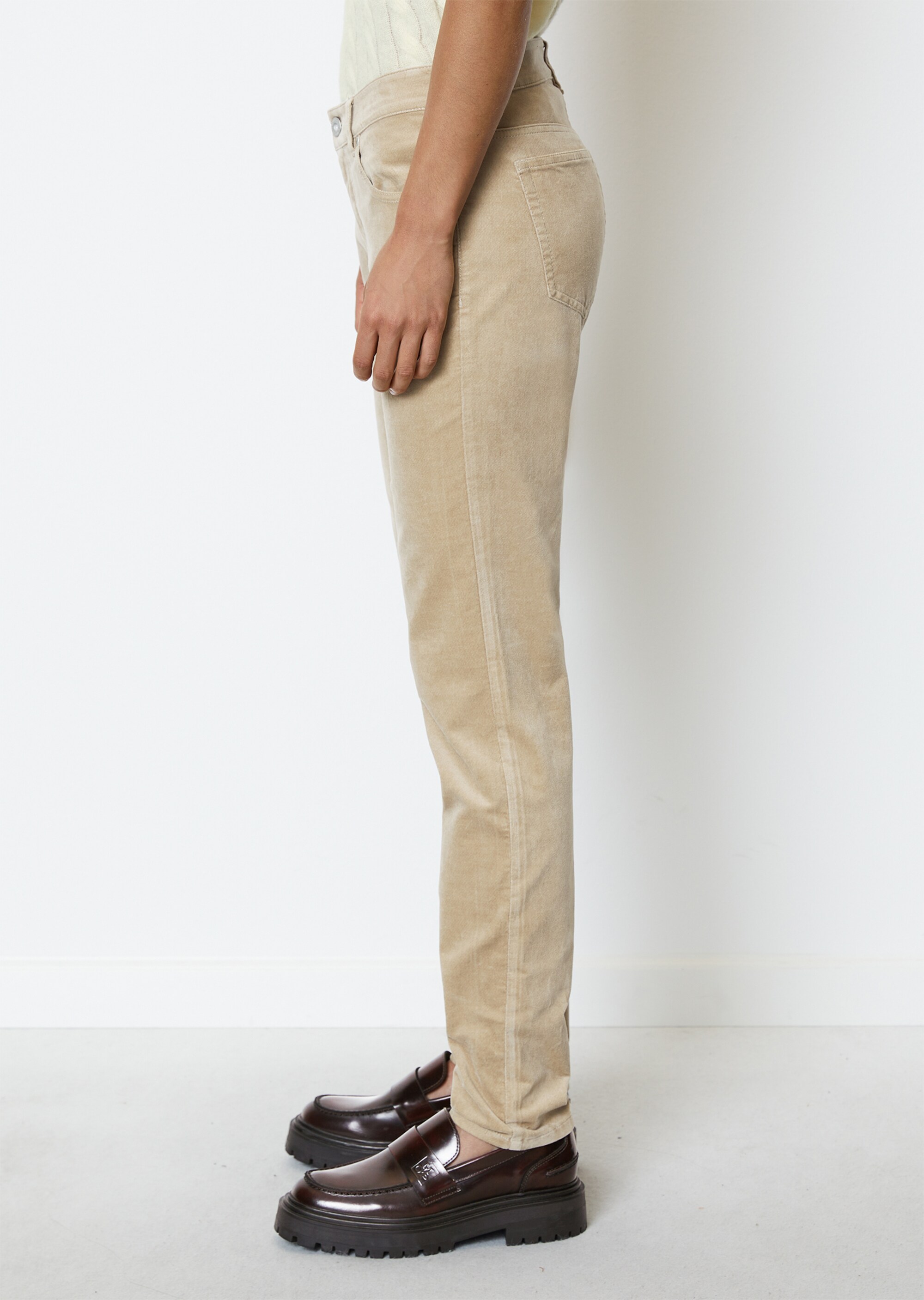 Hose LULEA slim aus stretchigem Samt