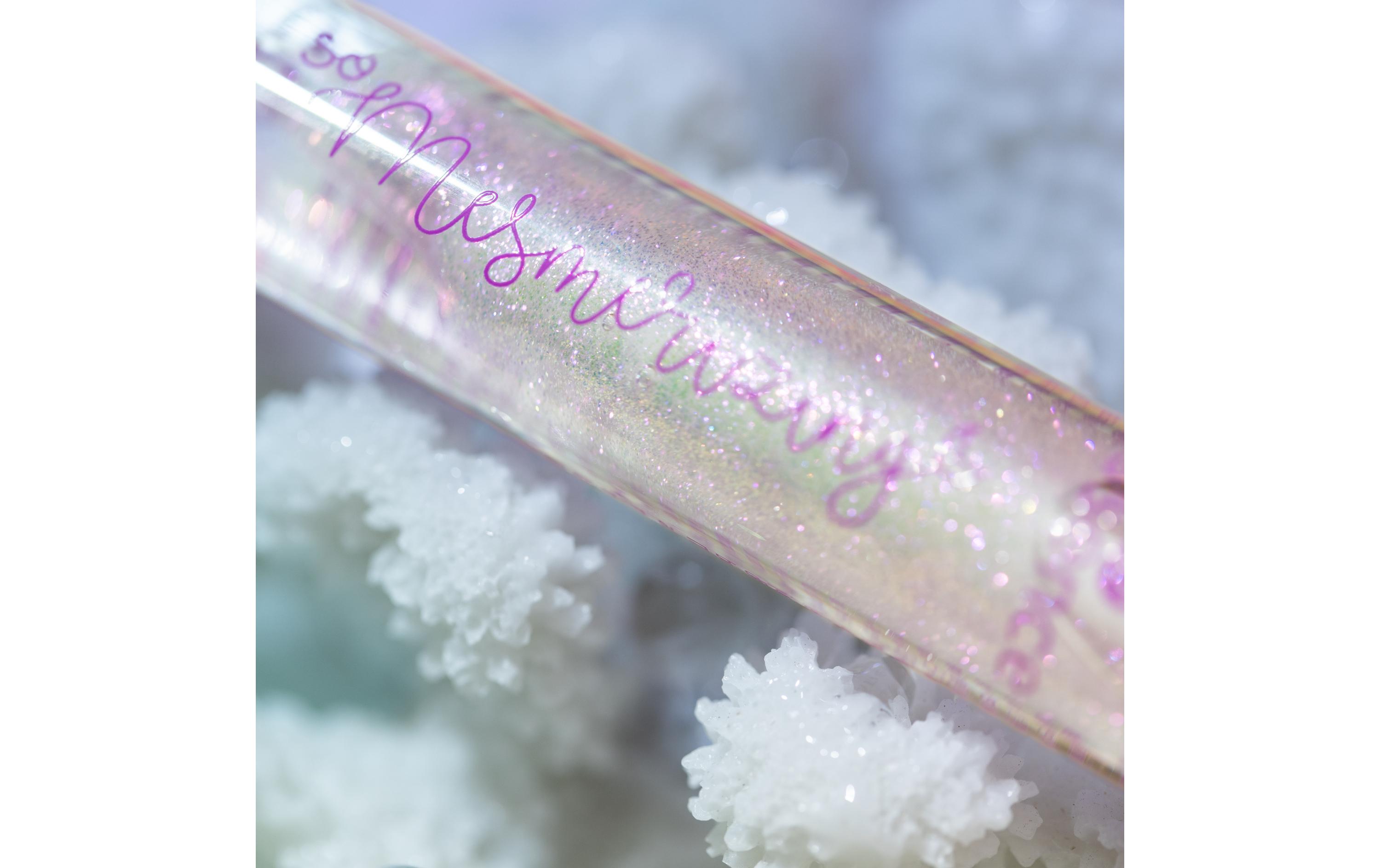 Lip Gloss Shimmer Oil Mer-made To Glow!Pflegendes Lippenöl mit 3D-Schimmer-Effekt