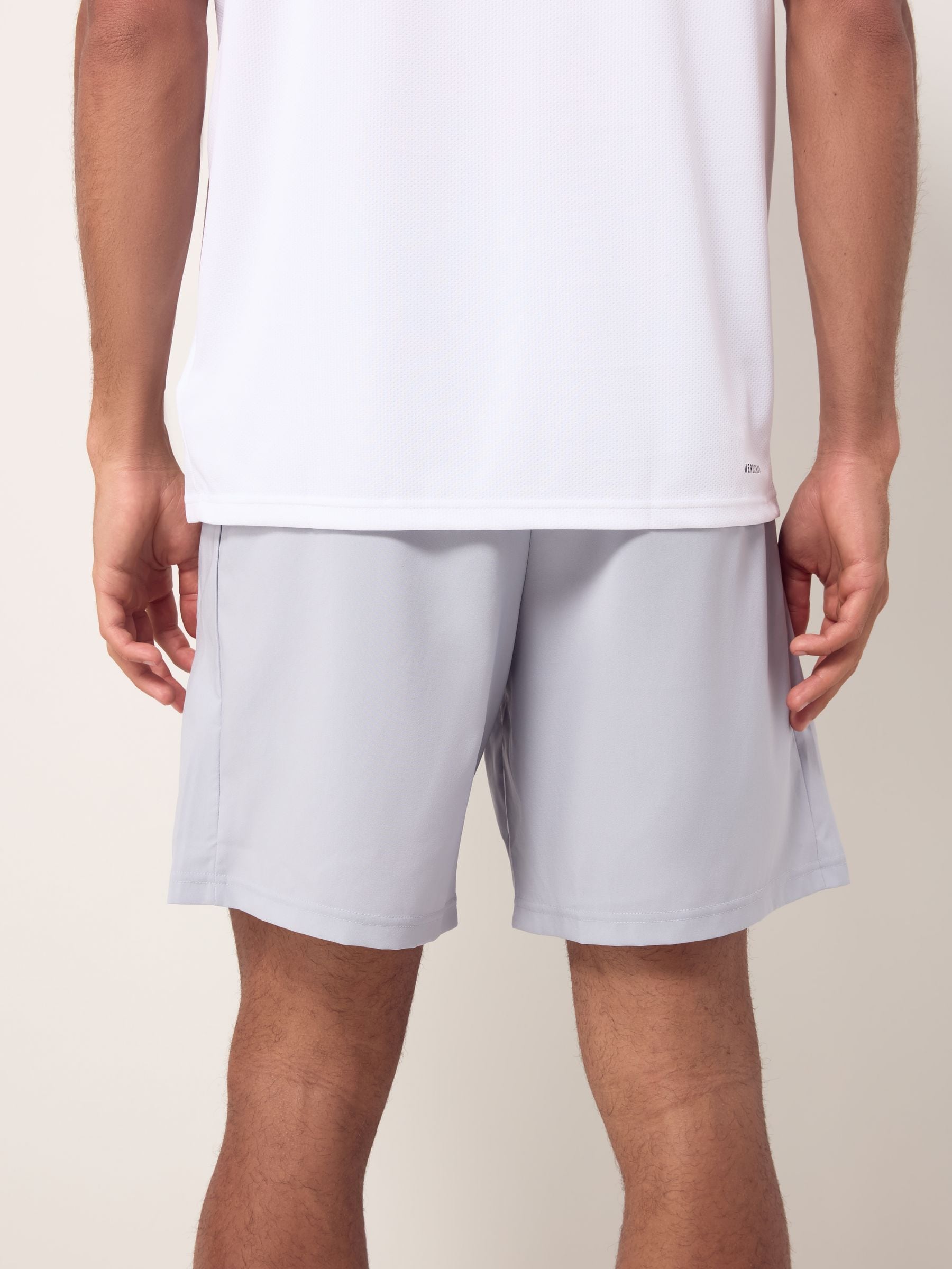 Lichtgrijs - adidas Train Essentials geweven trainingsshorts