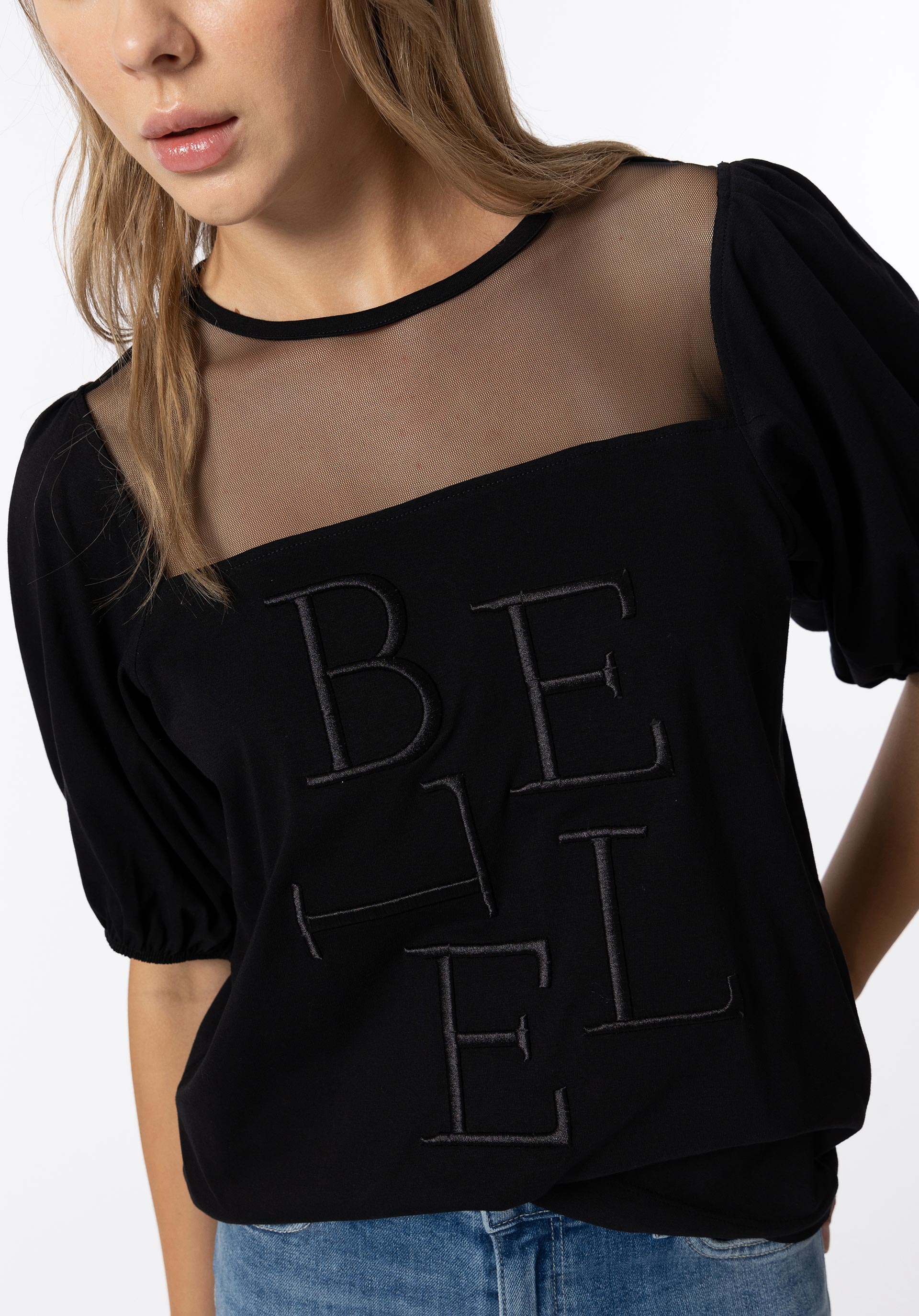 T-shirt Combinada com Texto Bordado