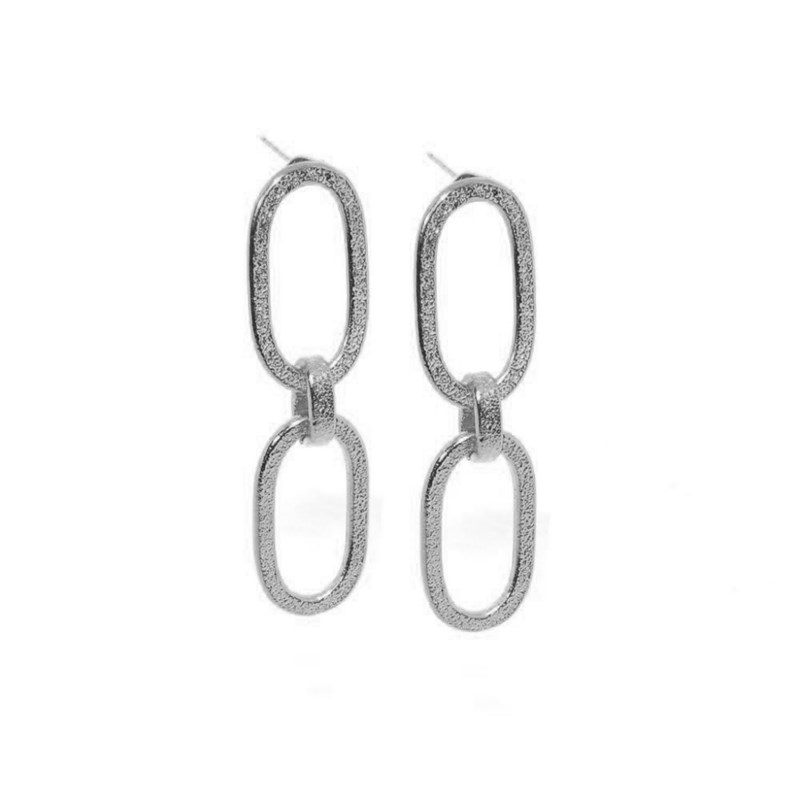 Boucles d'oreilles pendantes en plaqué argent faites à la main avec deux mailles - Bijou de créateur
