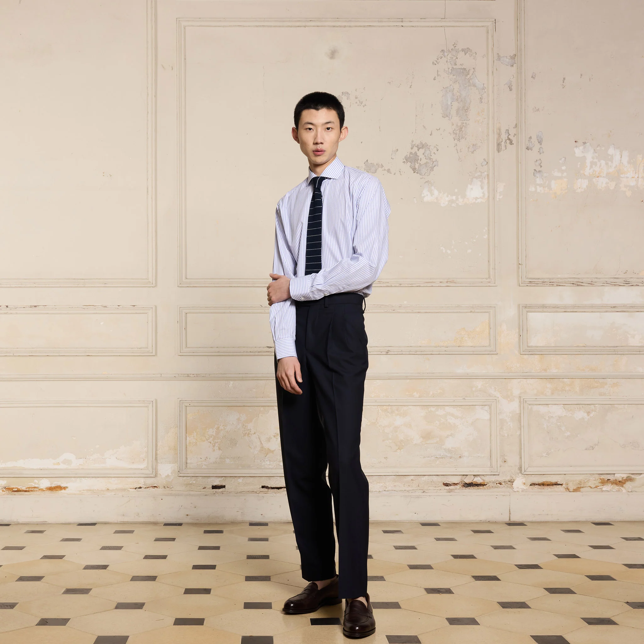 White poplin shirt with blue stripes