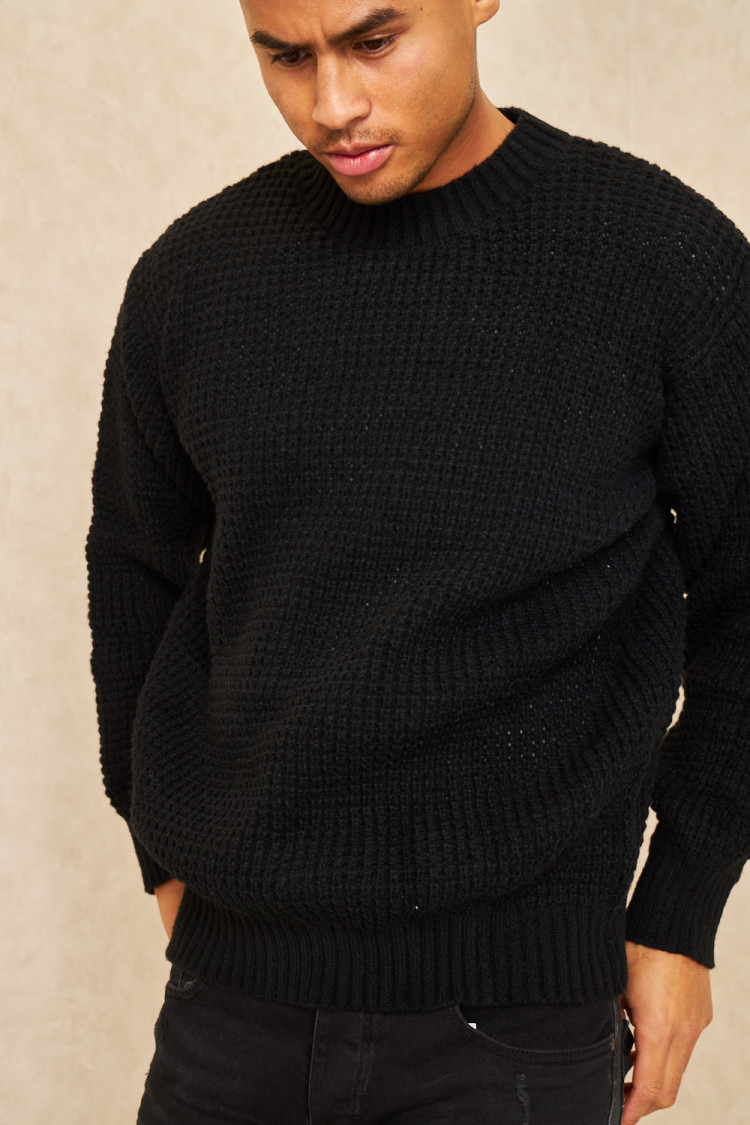 Pull noir col rond aspect crochet