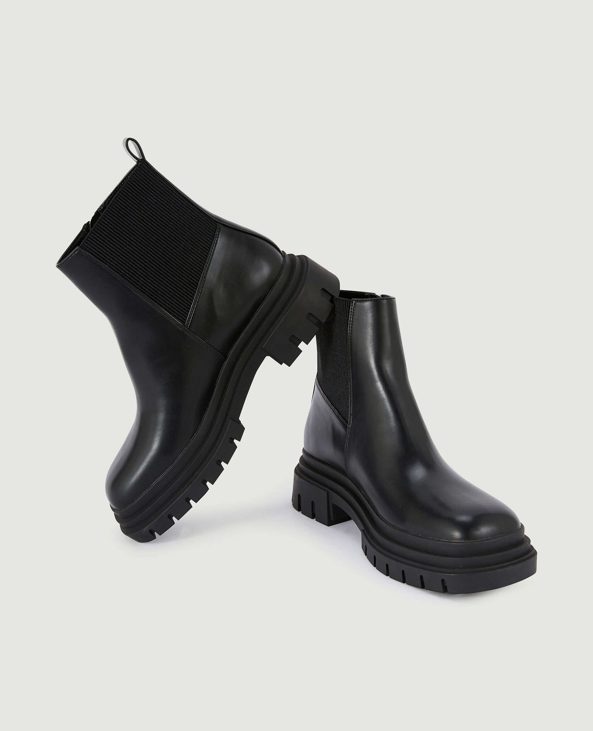 Boots semelles crantées bouts carrés - Noir