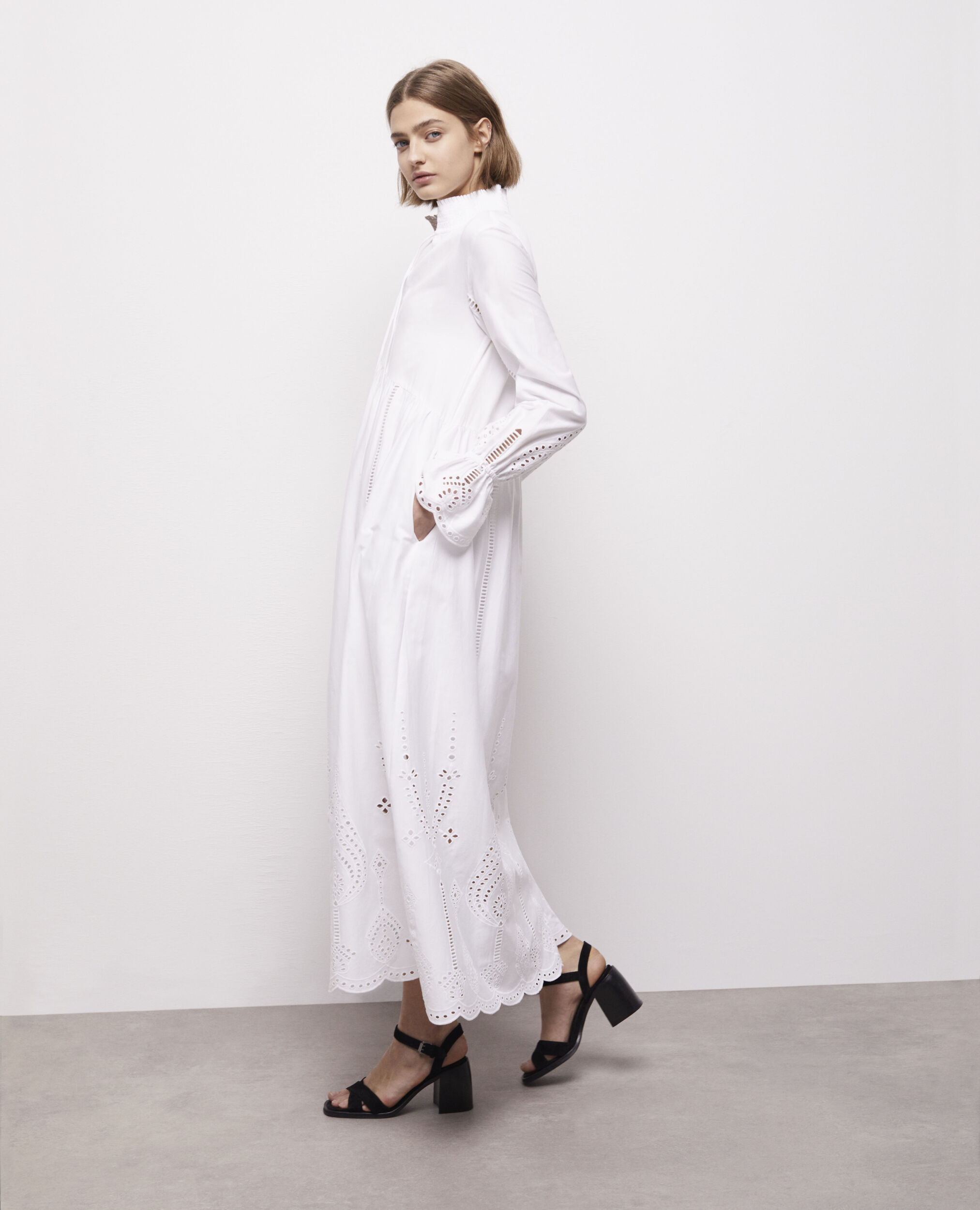 Robe longue blanche avec broderie Anglaise