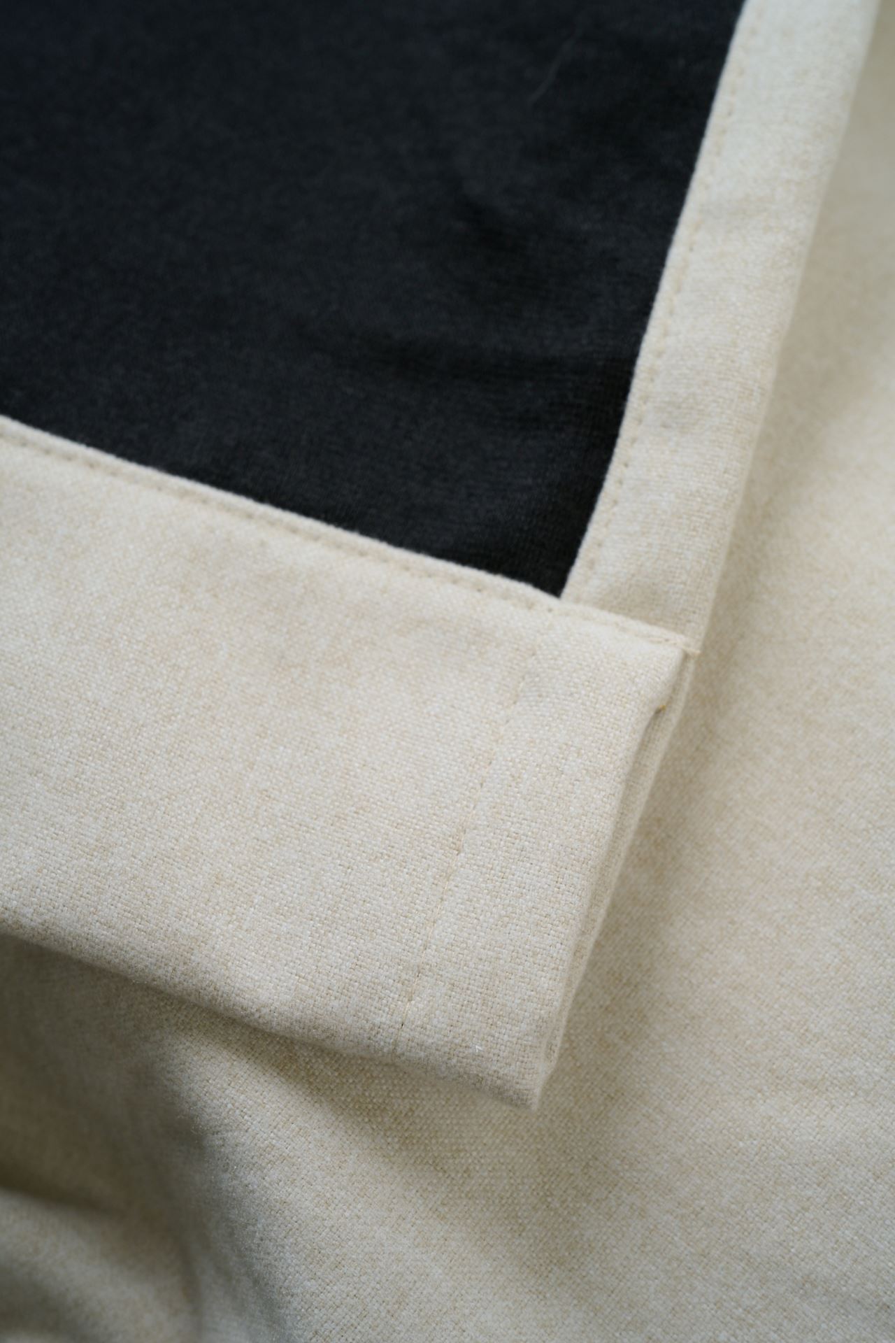 Lysdempende gardin beige - 140x220 cm