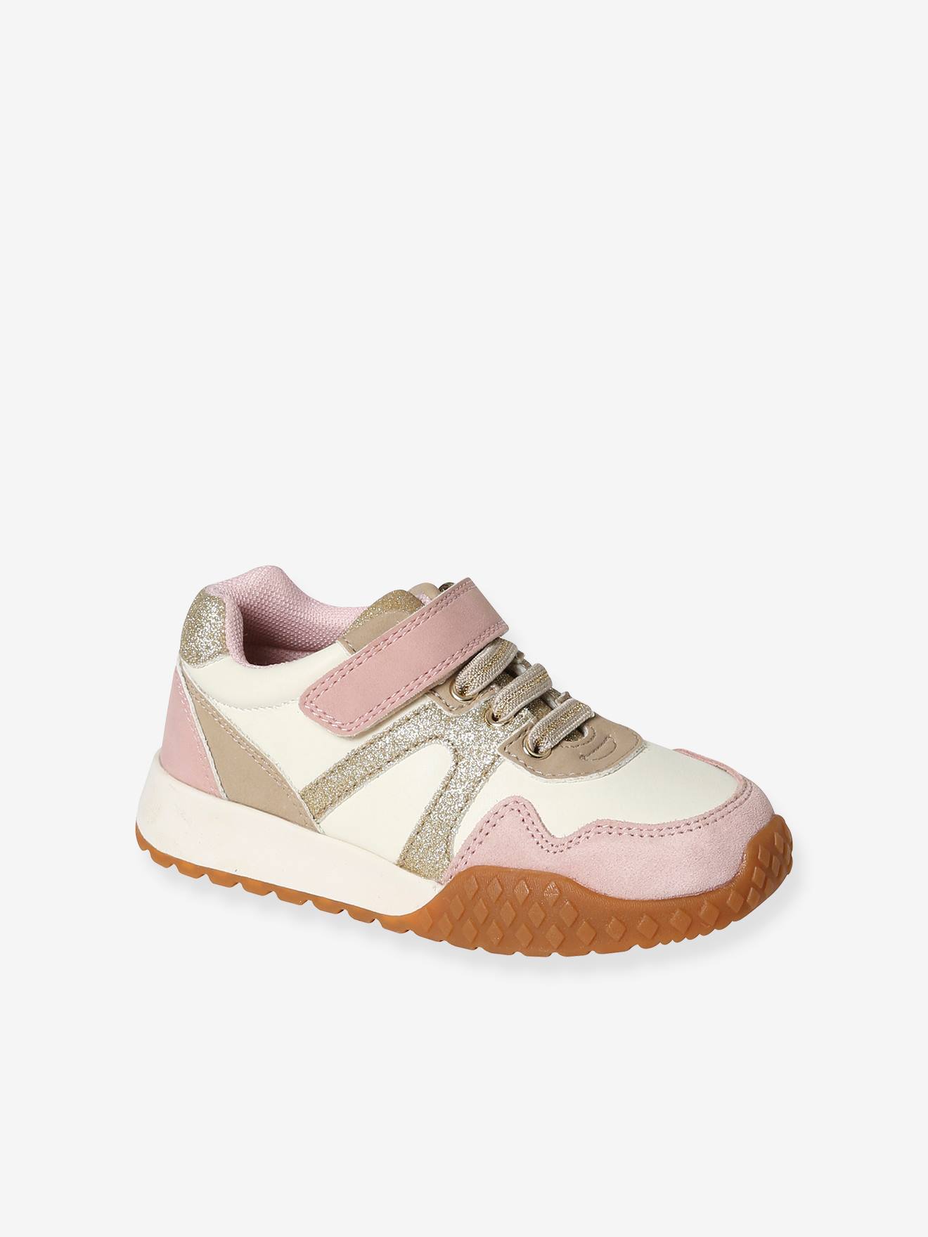 Tênis infantil com cadarço e fecho de velcro.