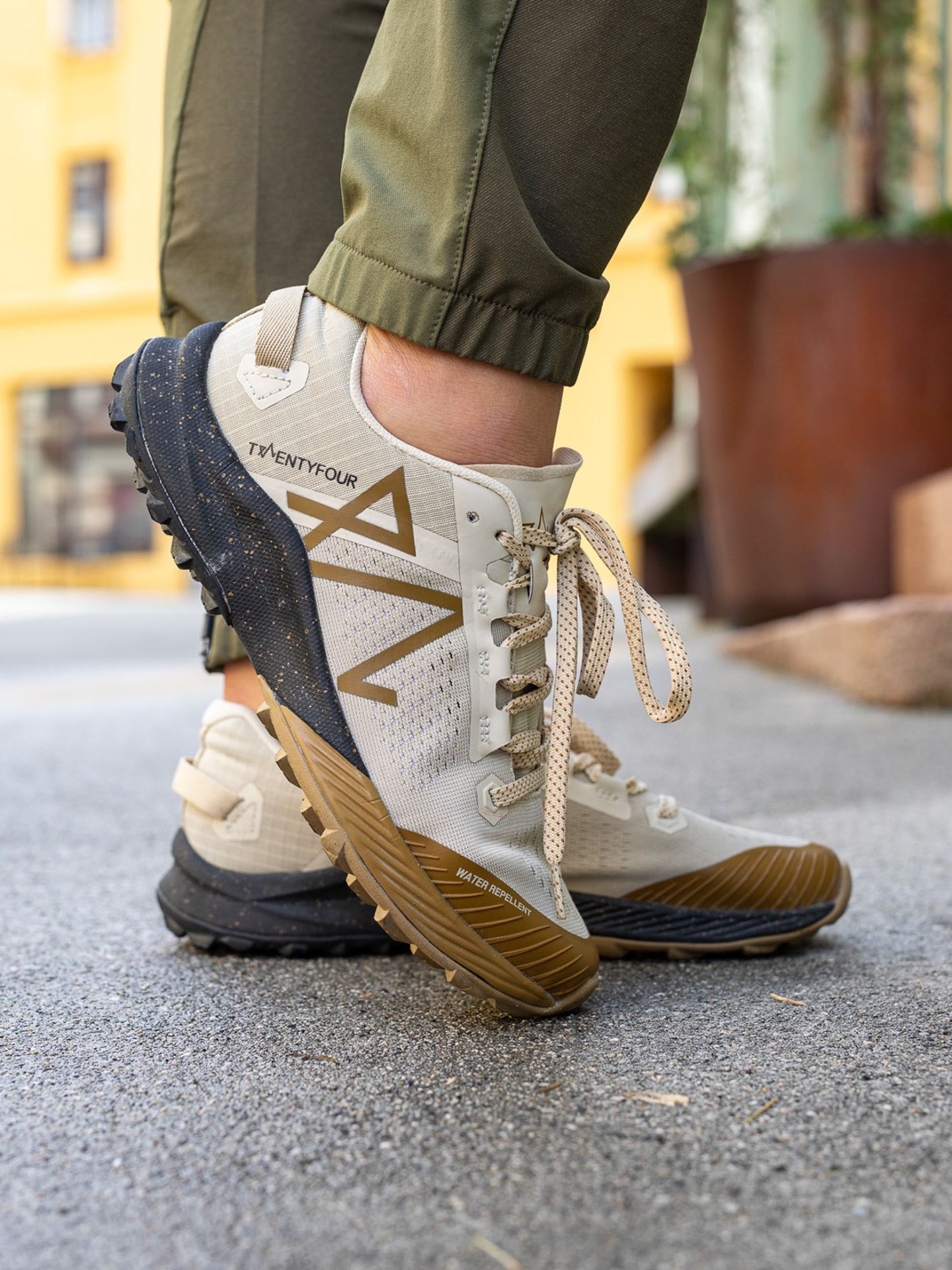 1222 Free-Air Sneaker
