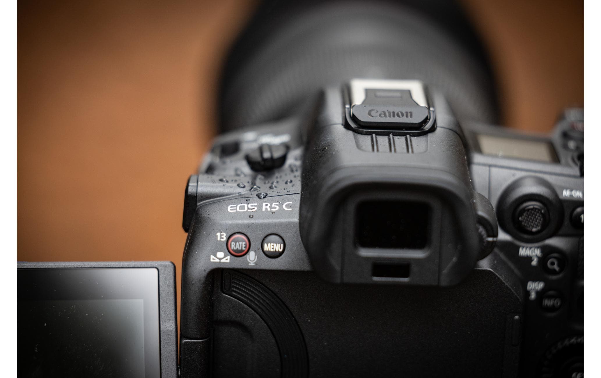 Fotokamera EOS R5 C Kit AV PRO MK2 4000 GB Speicherkarte<br>Canon EOS R5 C Professionelle Systemkamera für Fotografen und Videoproduzenten inklusive Speicherkarte