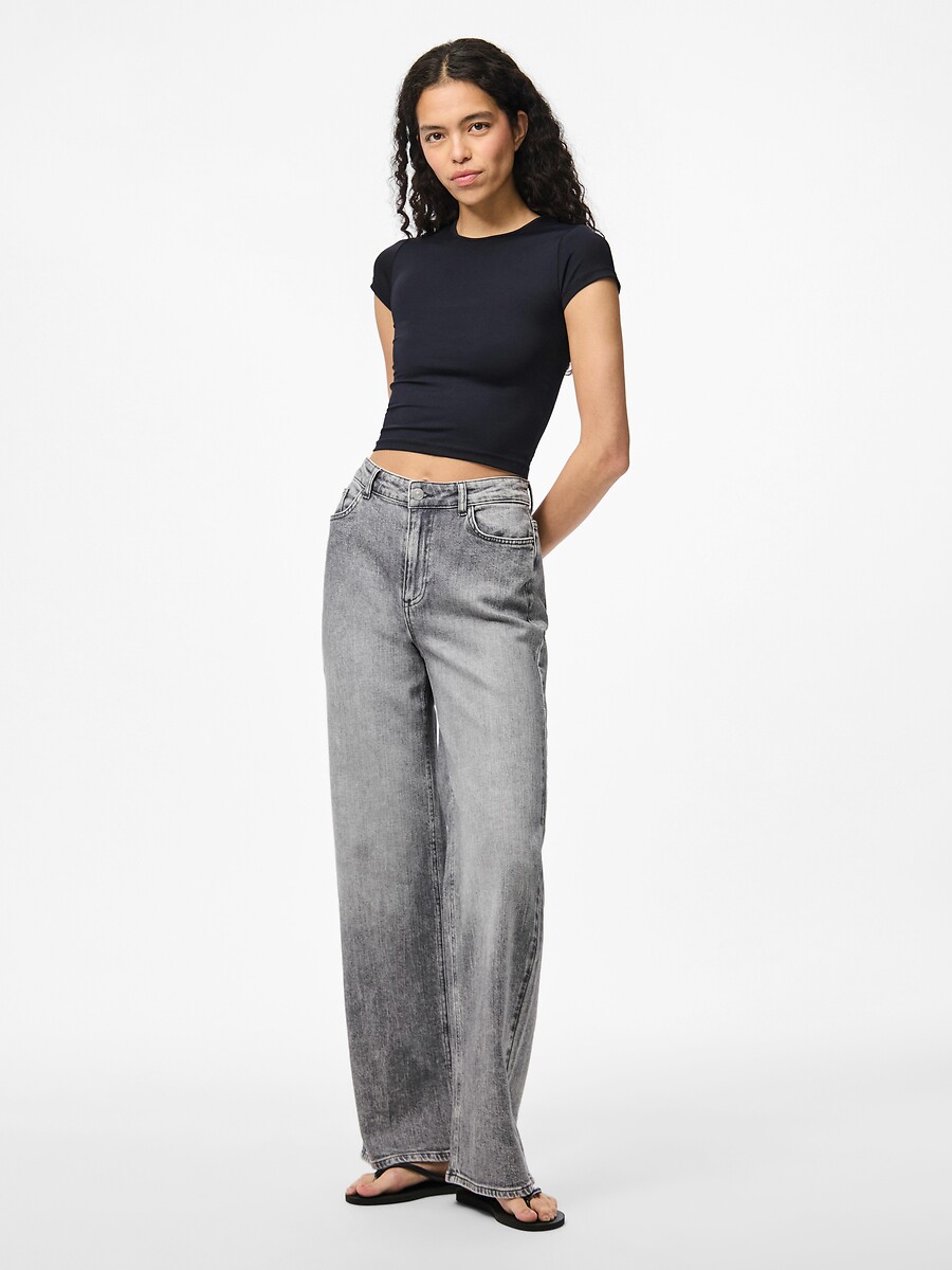 PEÇAS<br>Calças jeans largas