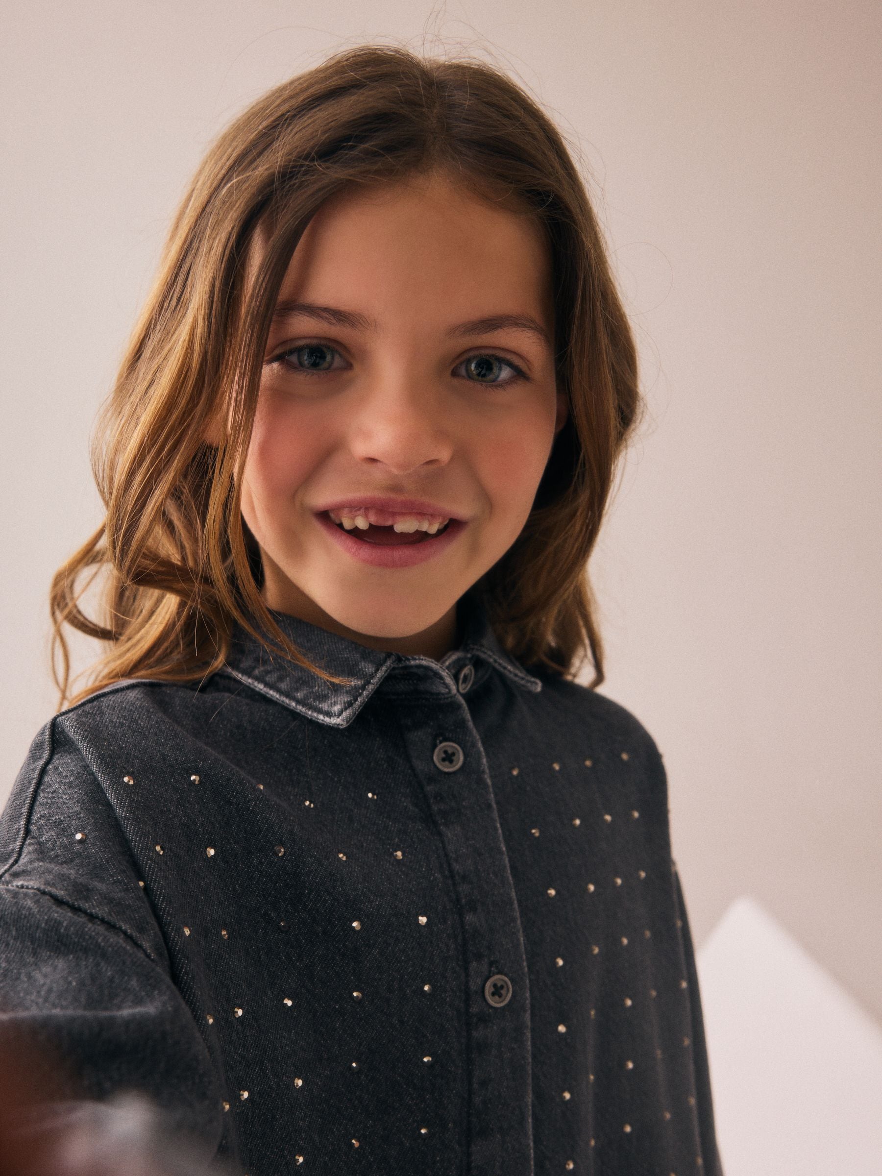 Zwarte wassing - Denim overhemdjurk met strass (3-16jr)