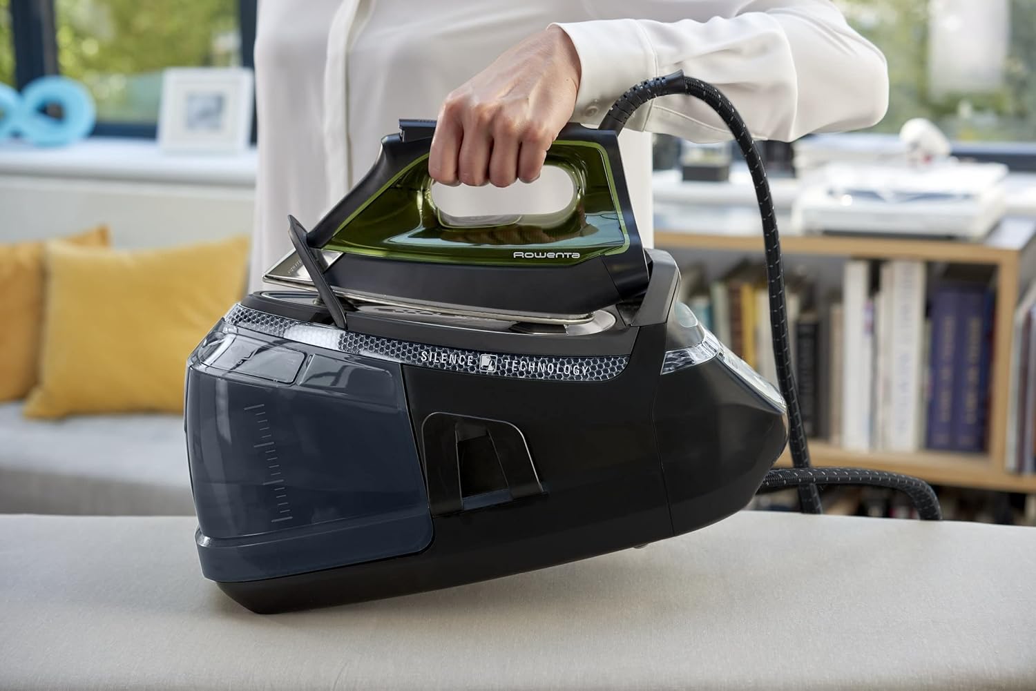 Rowenta Silence Steam Pro Dampfbügelstation, 2800 W, Dauerdampfmenge 150 g/Min, extra Dampfstoß 620 g/min, Eco-Funktion, 1300 ml abnehmbarer Wassertank, Schwarz/Grün, DG9248