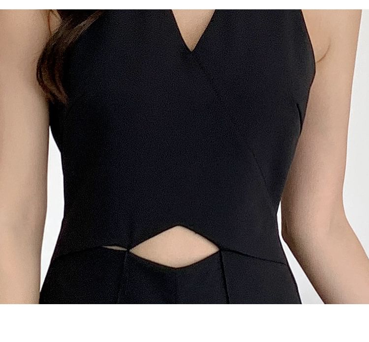 Yilda - Halter V-hals jumpsuit met wijde pijpen en effen uitsnijding