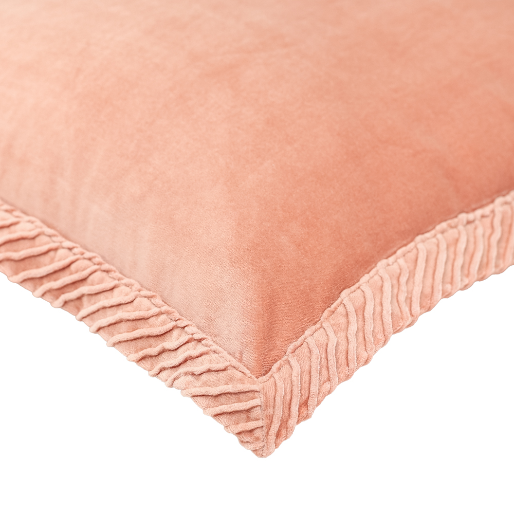 Sierkussen velours Tucked border flamingo 50x50 cm