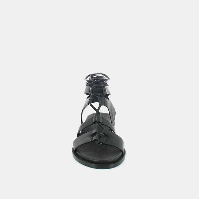 Sandales à empiècements et lacets  en cuir noir