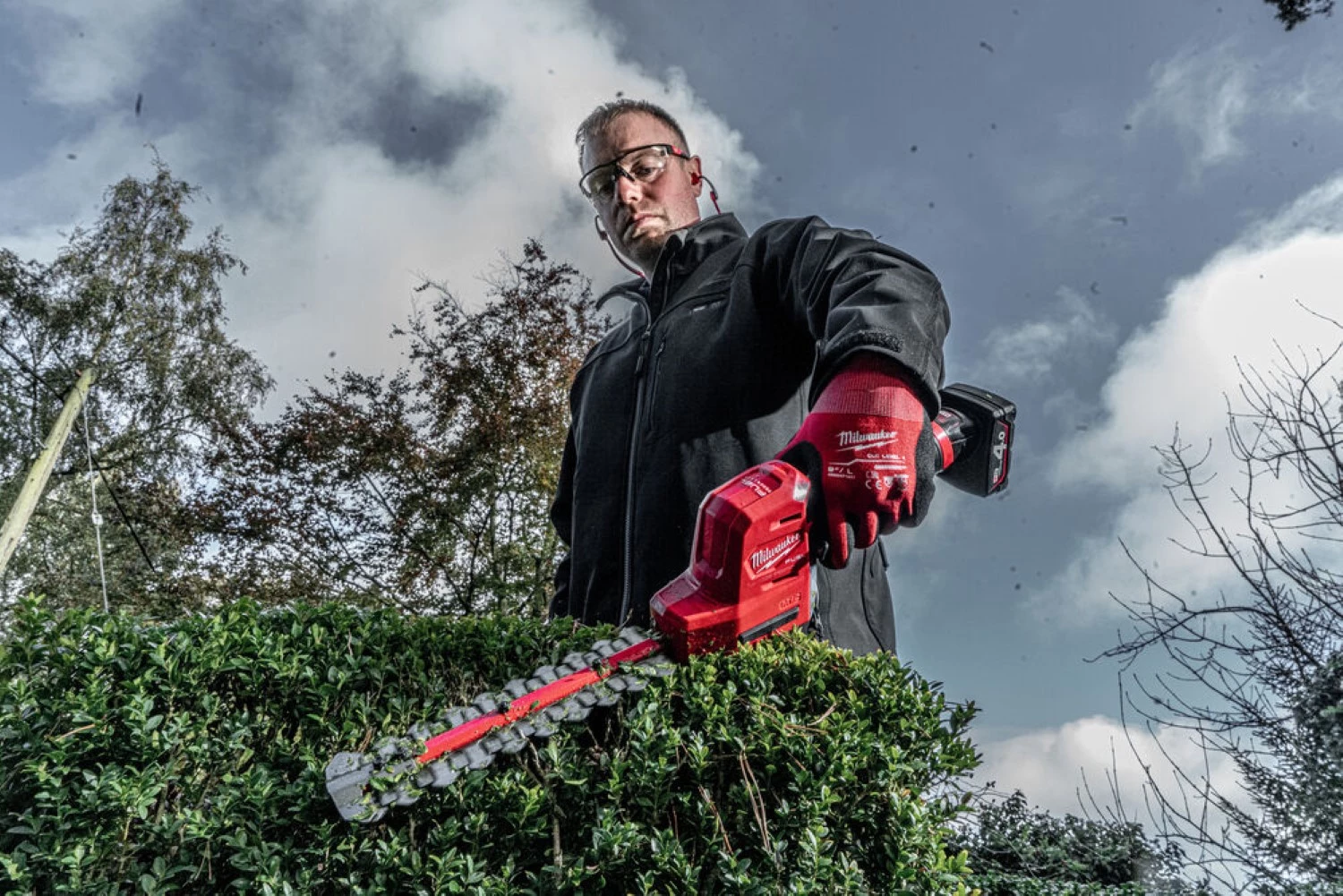 Milwaukee M12 FHT20-402 FUEL™ 12V Li-Ion accu heggenschaar (2x 4,0 Ah accu) set  - 200mm - koolborstelloos