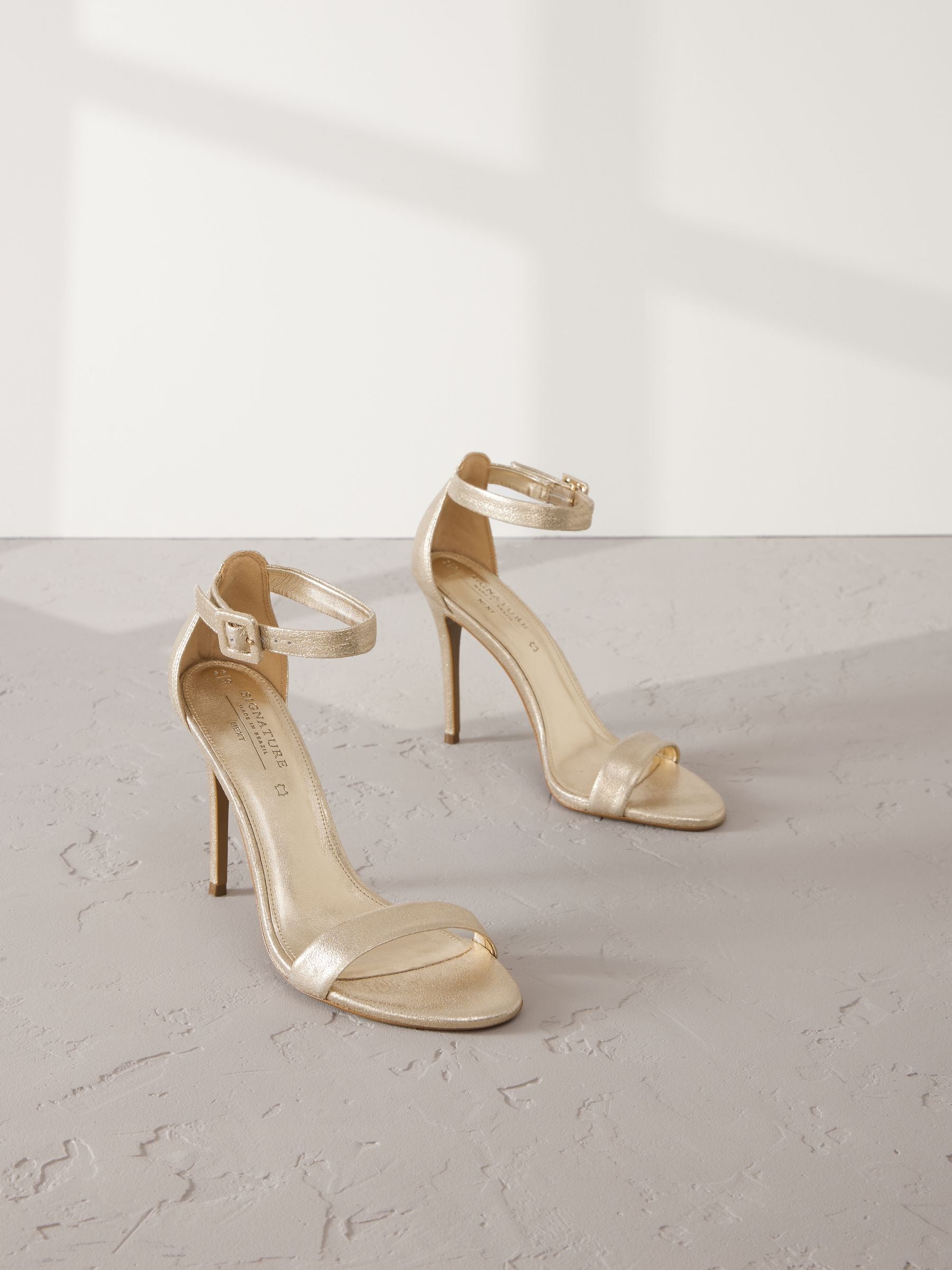 Goud - Signature Premium leren sandalen met hoge ronde neus