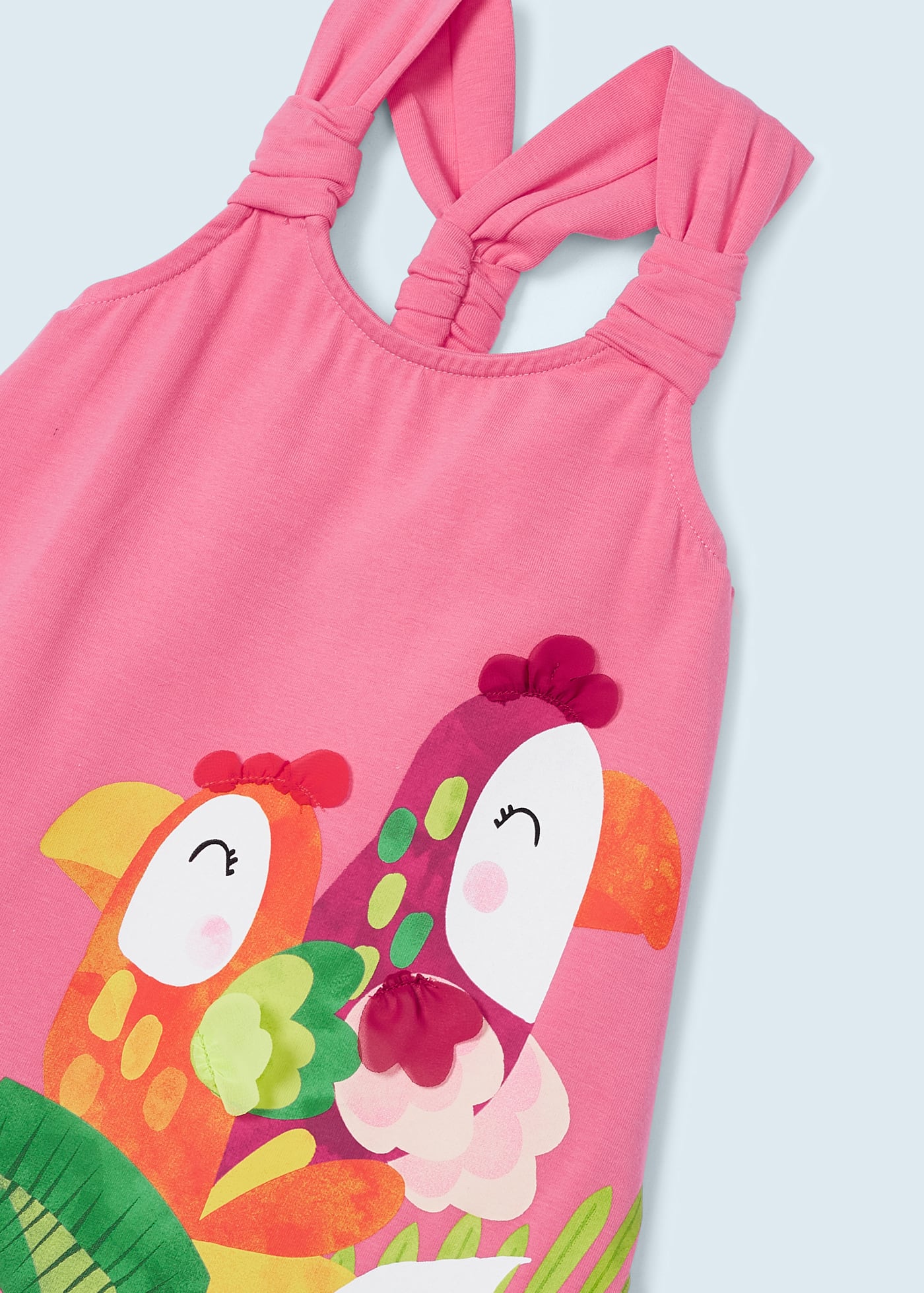 Vestido com aplicações de algodão sustentável para meninas
