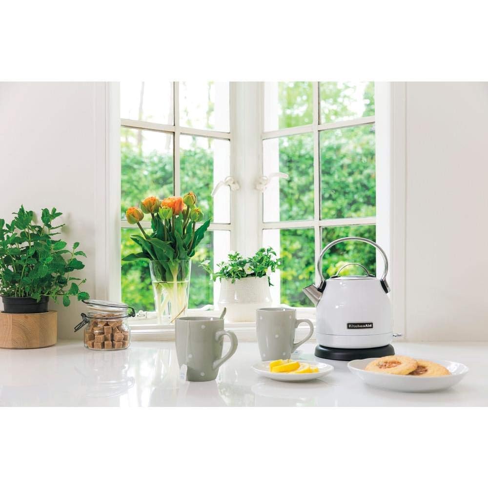 KitchenAid 5KEK1222EWH Classic Bouilloire Blanc 1,25 L + 5KMT2115EWH Classic Grille-pain avec 2 tranches Blanc 1,8 Kg : Cuisine et Maison