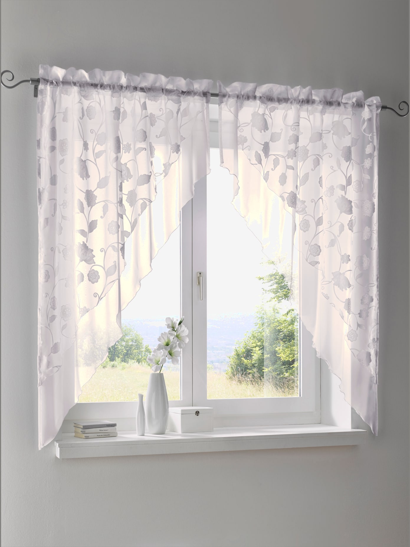 Voilage matière semi-transparente
