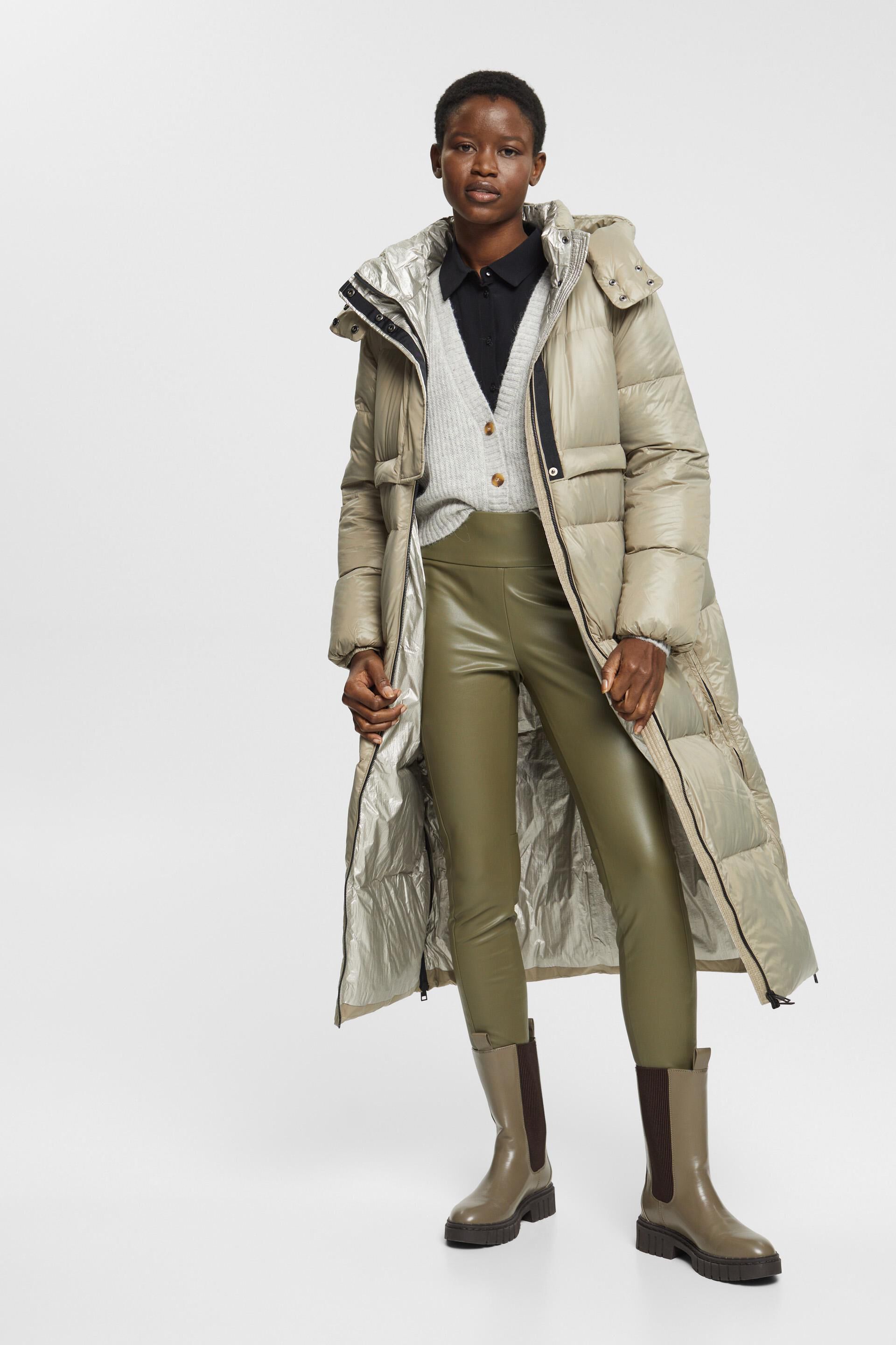 Manteau matelassé long muni d’un garnissage en duvet recyclé
