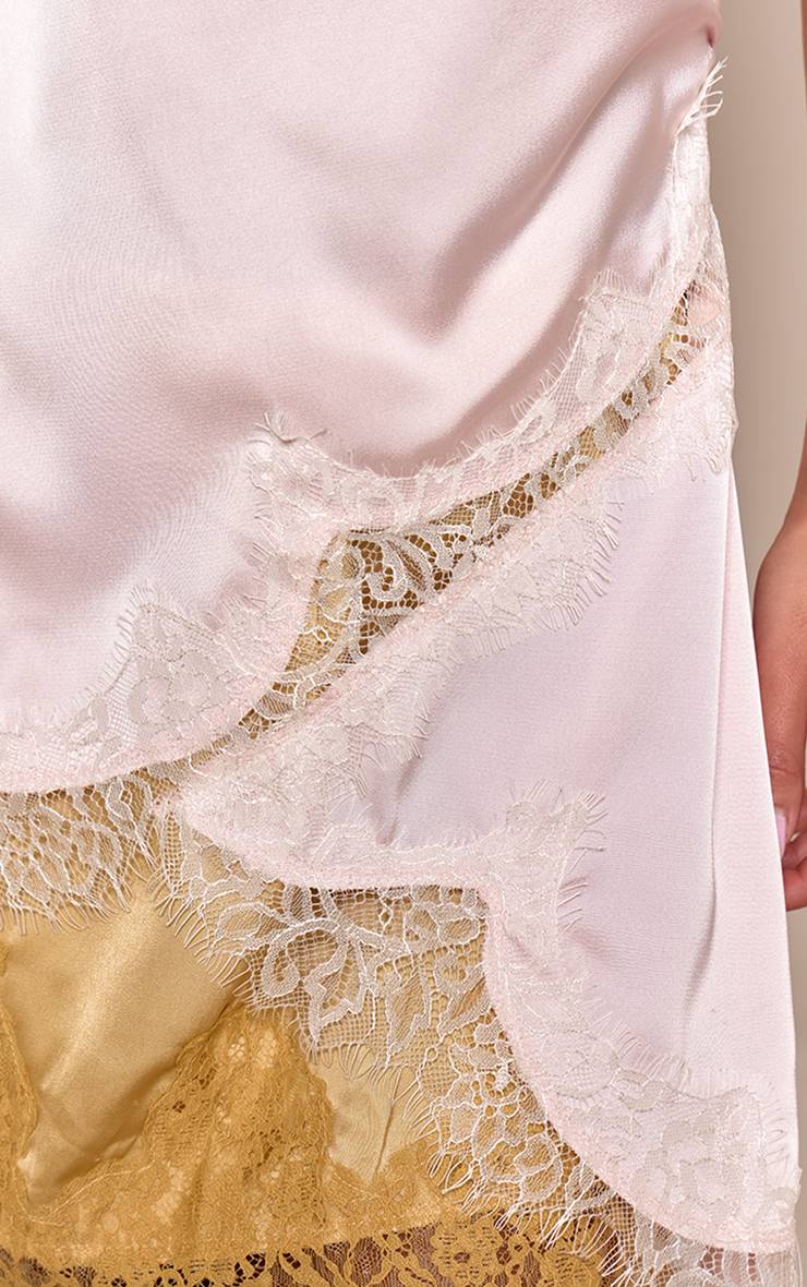 Rose Caraco Long En Satin Clair Avec Ourlet Fendu En Dentelle Contrastante