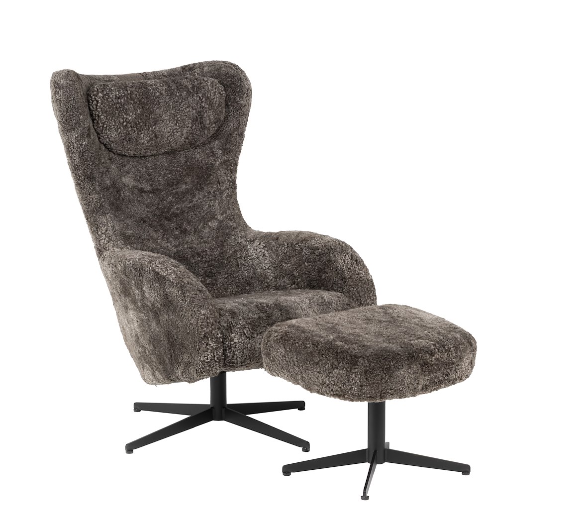 Bella hvilestol med krakk Fåreskinn Scandinavian Brown med sortlakkert S04 sokkel.