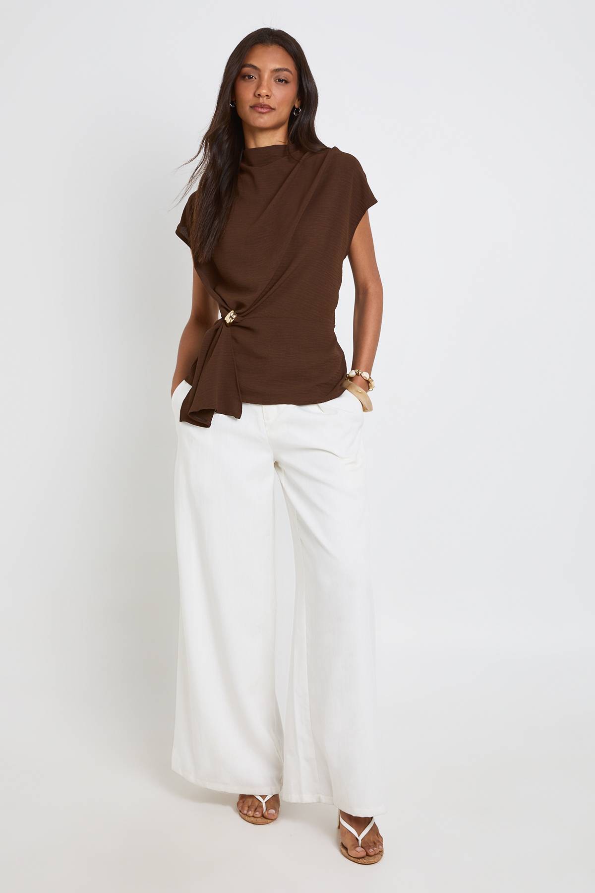 boohoo Chemisier Col Bénitier Avec Bordure Dorée Martelée Tall
