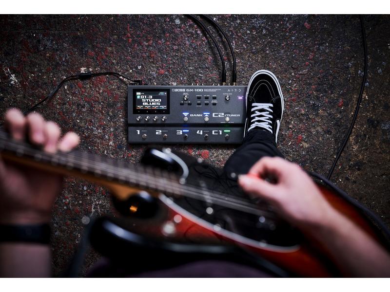BOSS Effektgerät GX-100 Gitarreneffektprozessor mit neuen Farben für Ihren Sound