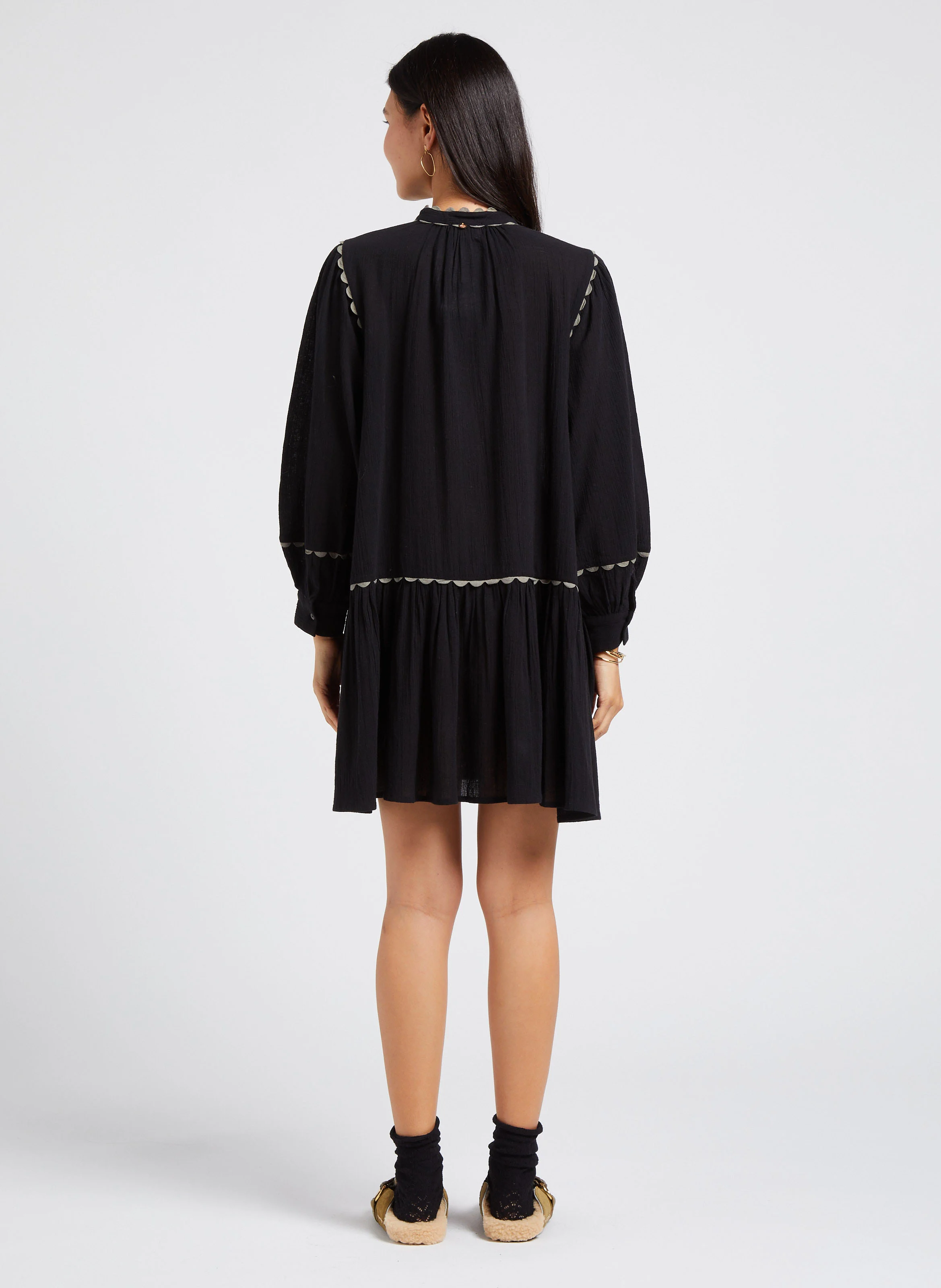 MATHILDA - Robe courte brodée en crêpe de coton | Noir