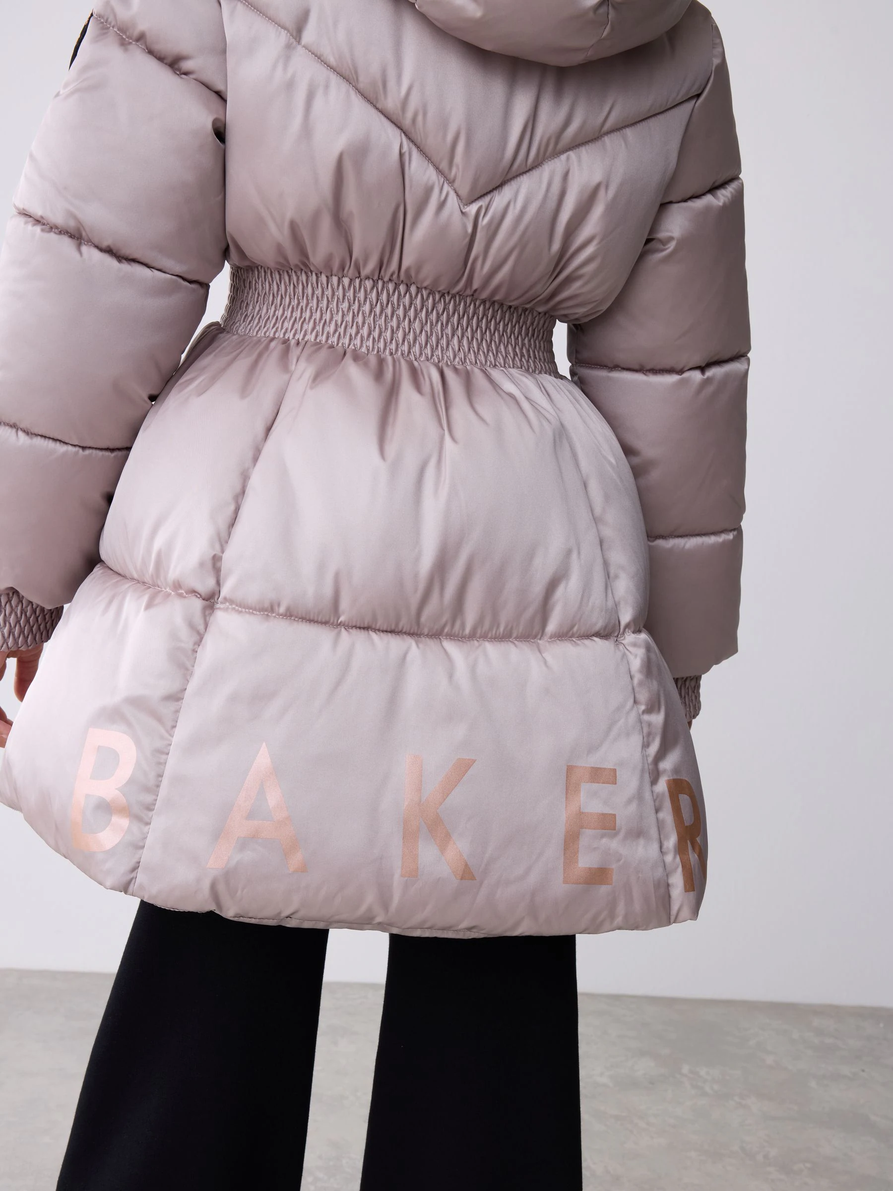 Oesterkleurig - Baker by Ted Baker - Regenbestendige gewatteerde zwarte jas met rok